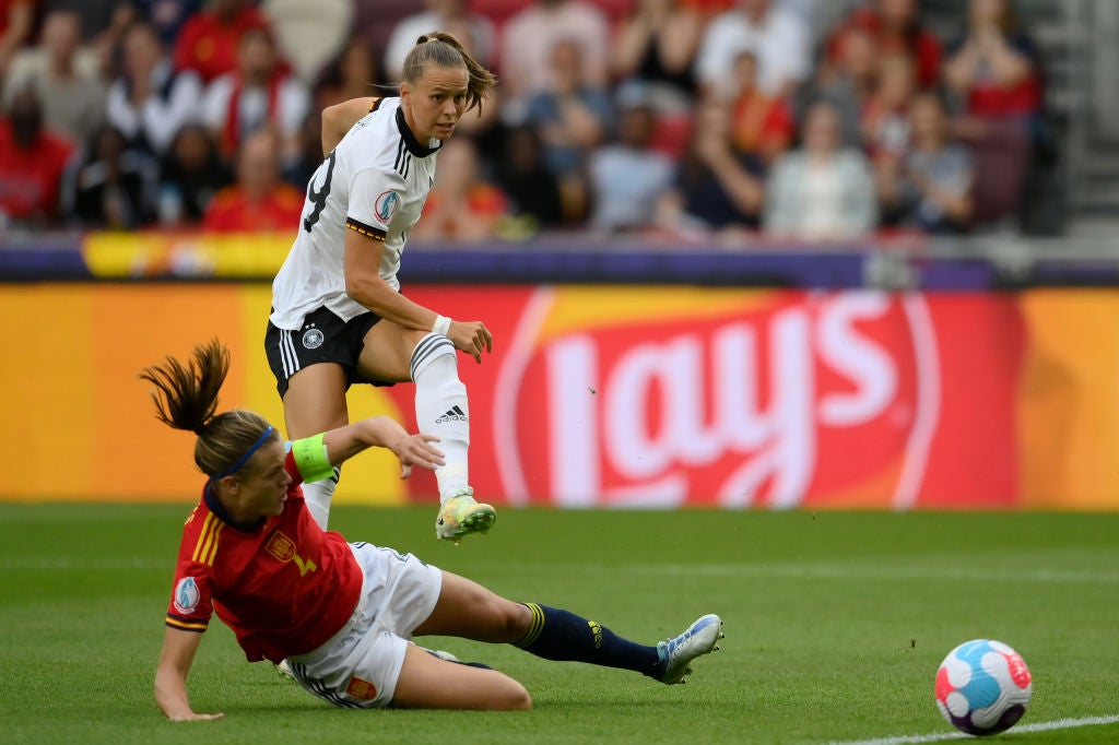 Klara Buhl fires Germany’s early opener