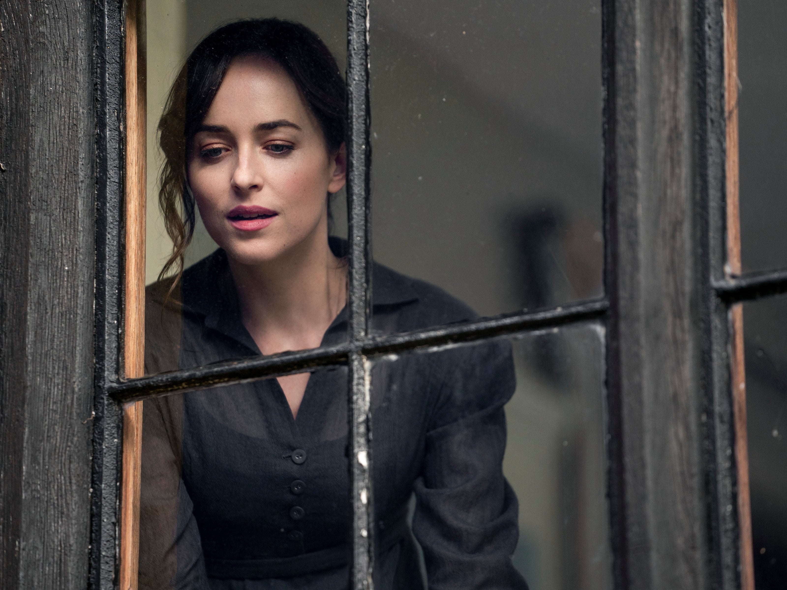 Netflix’s ‘Persuasion’ adaptation starring Dakota Johnson took cues from ‘Fleabag’