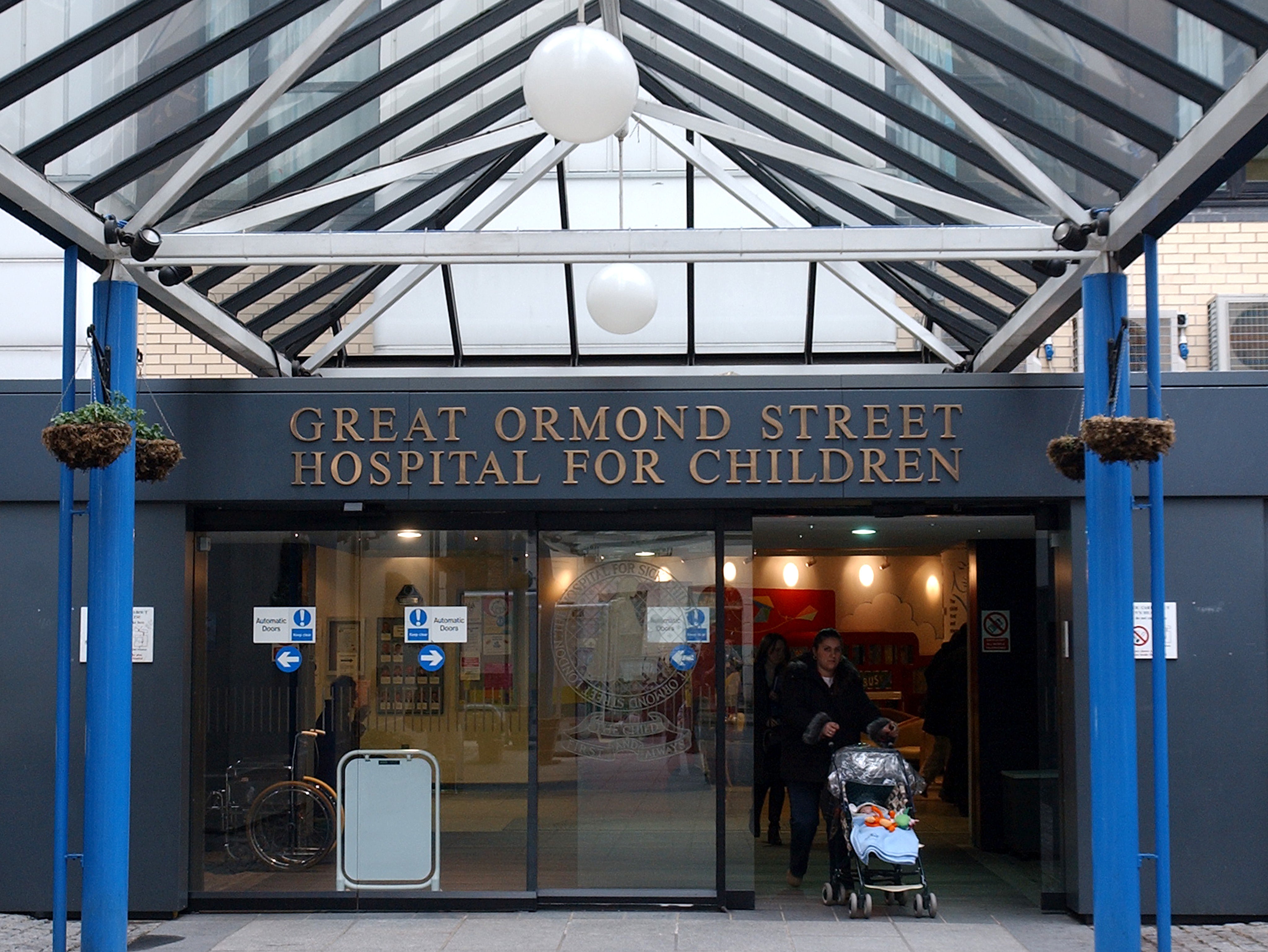 Great Ormond Street Hospital for Children says it has struggled to recruit consultants to its dentistry department