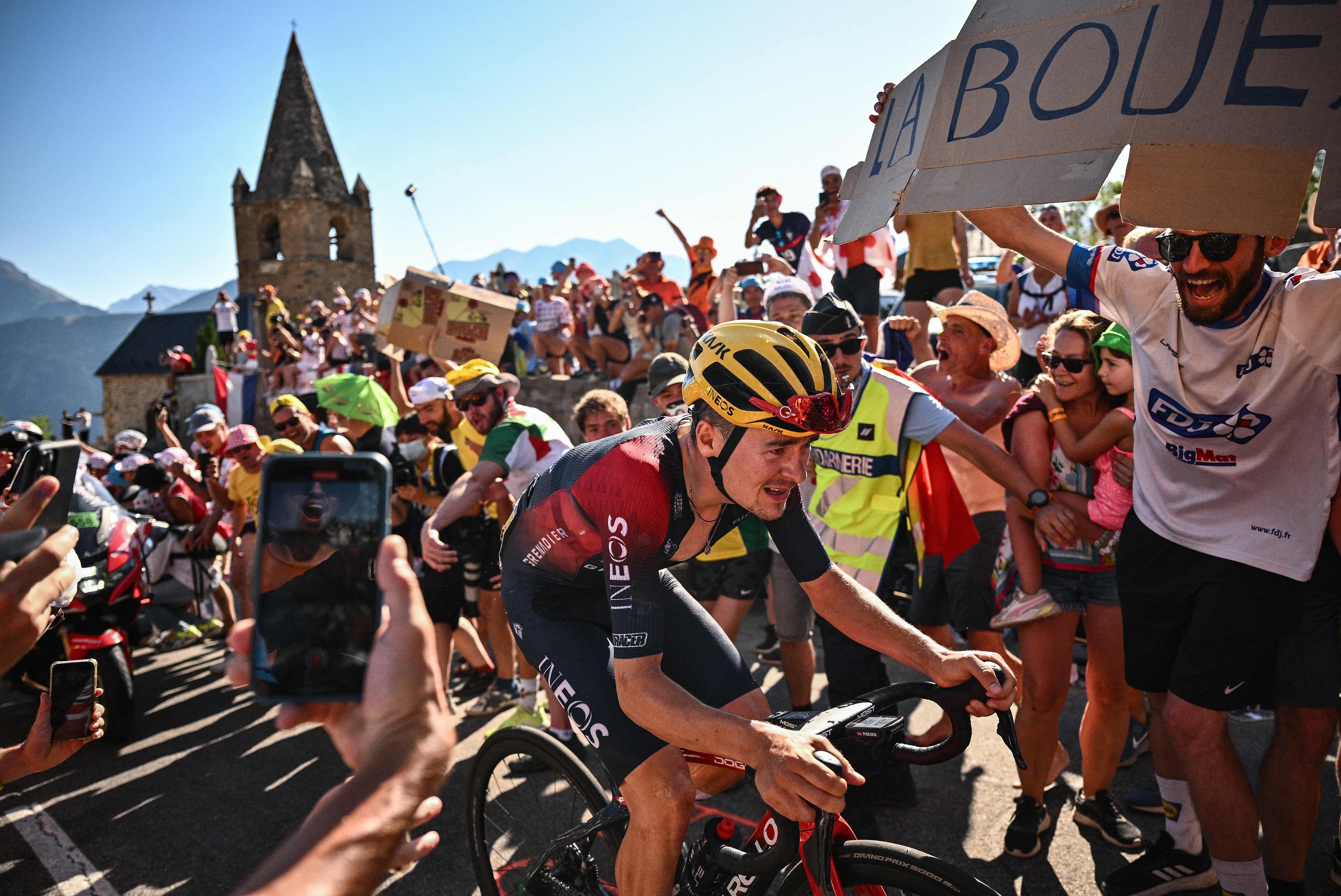 Pidcock rides through the crowds on Alpe d’Huez...