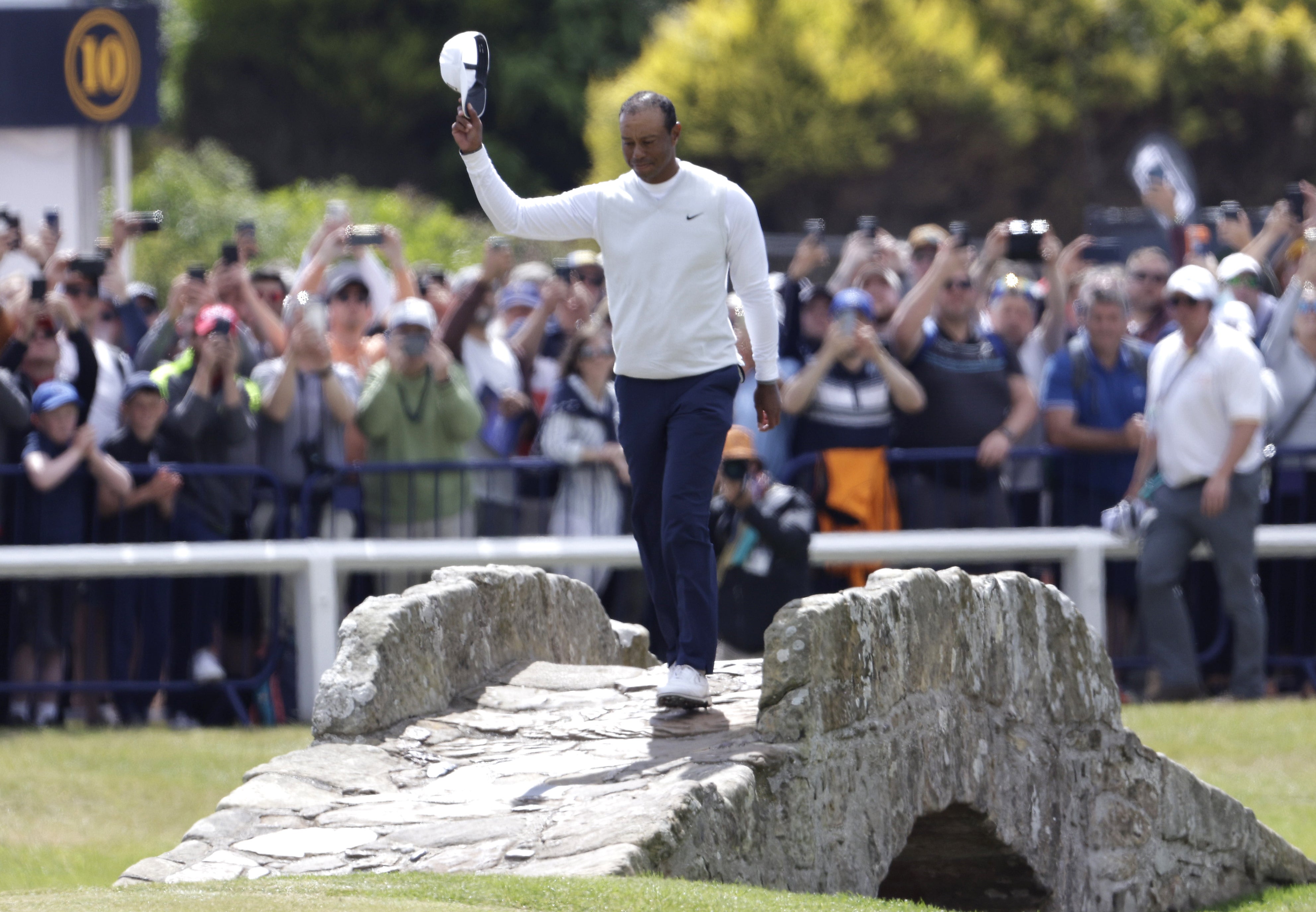 Woods was given a huge standing ovation as he made his way up the 18th