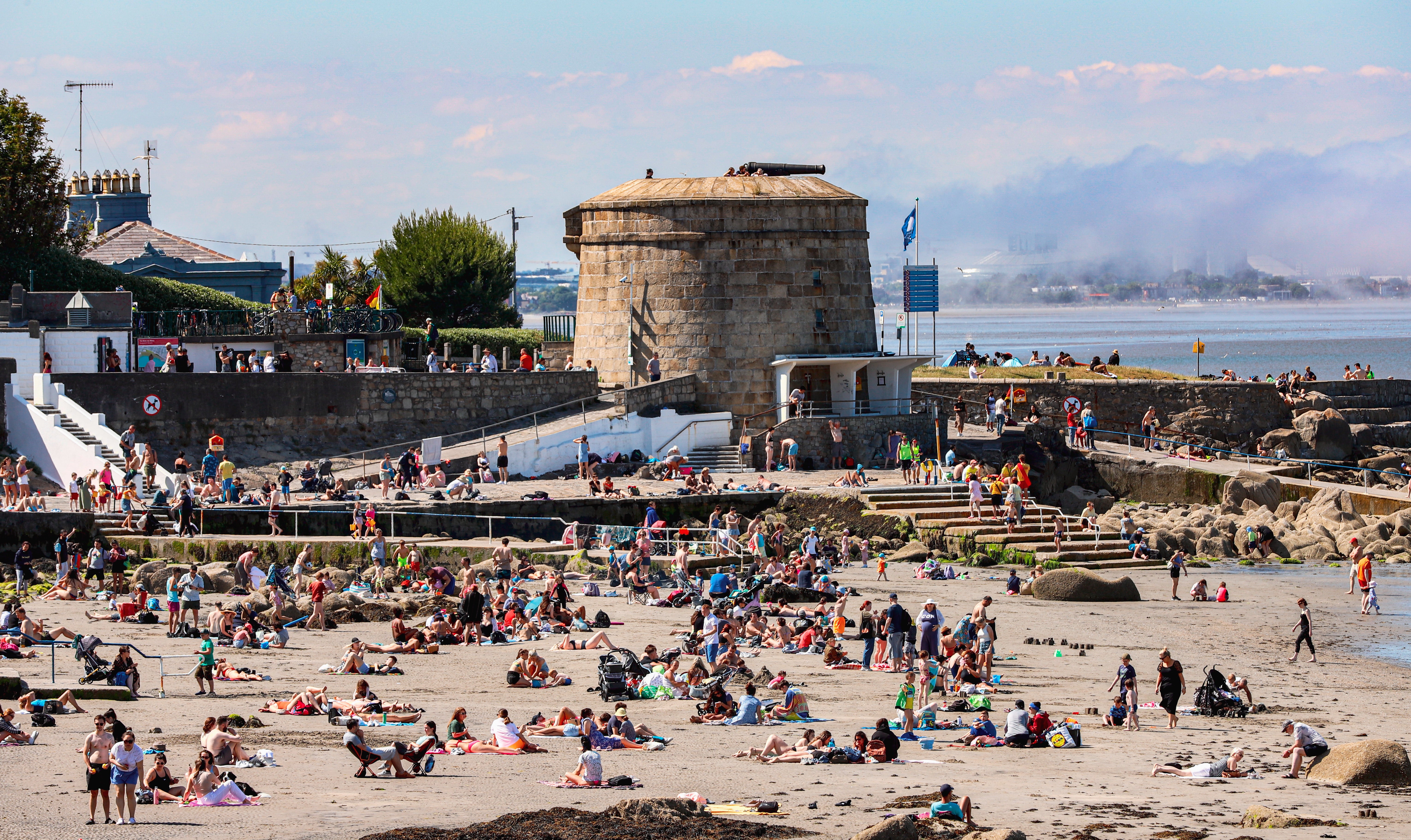 A high temperature warning has been issued for Ireland beginning on Sunday (Damien Storan/PA)