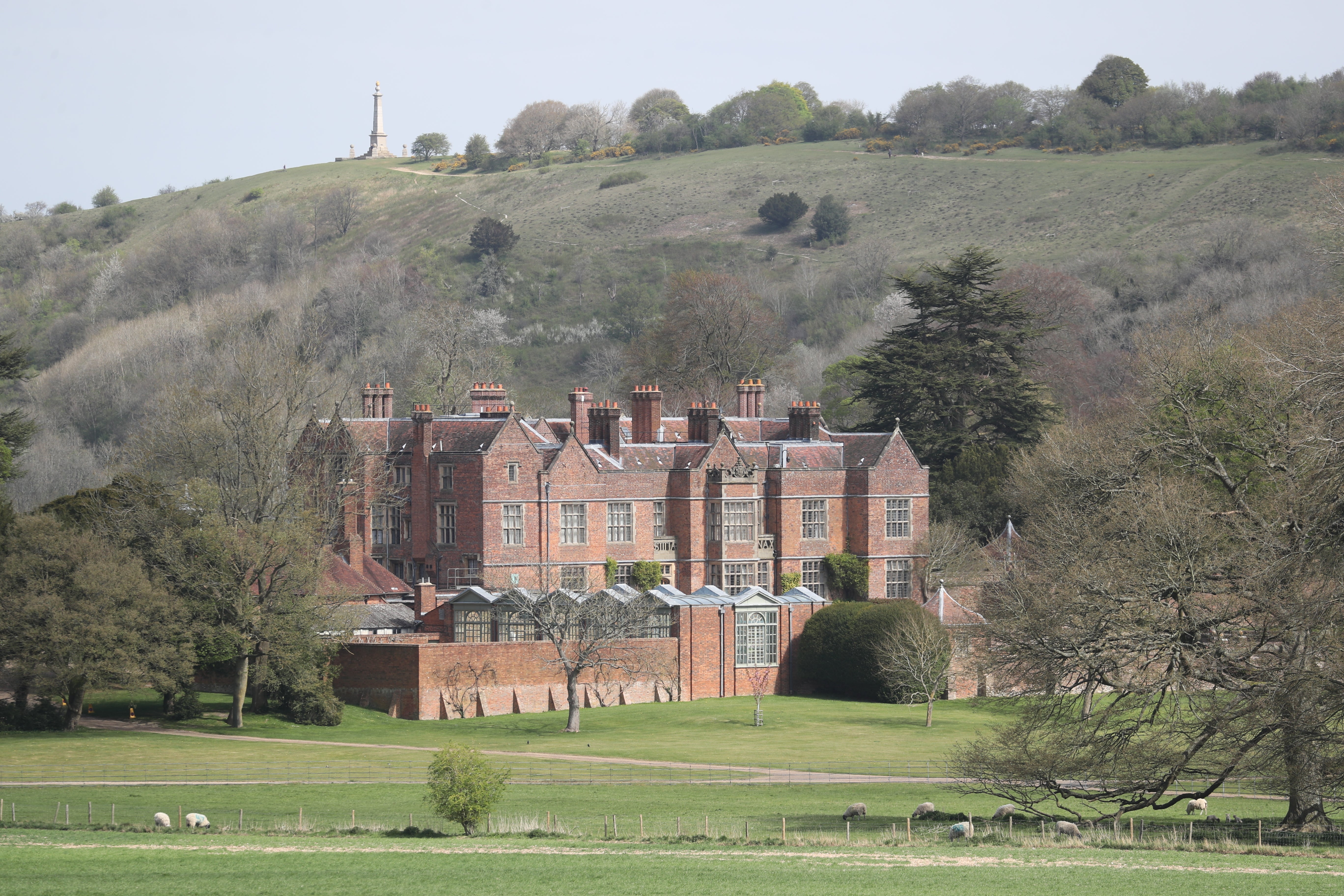 Boris Johnson said to have hosted friends at Chequers during pandemic