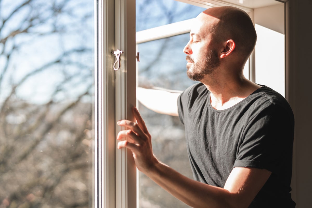 Should I keep my windows closed or open during a heatwave?