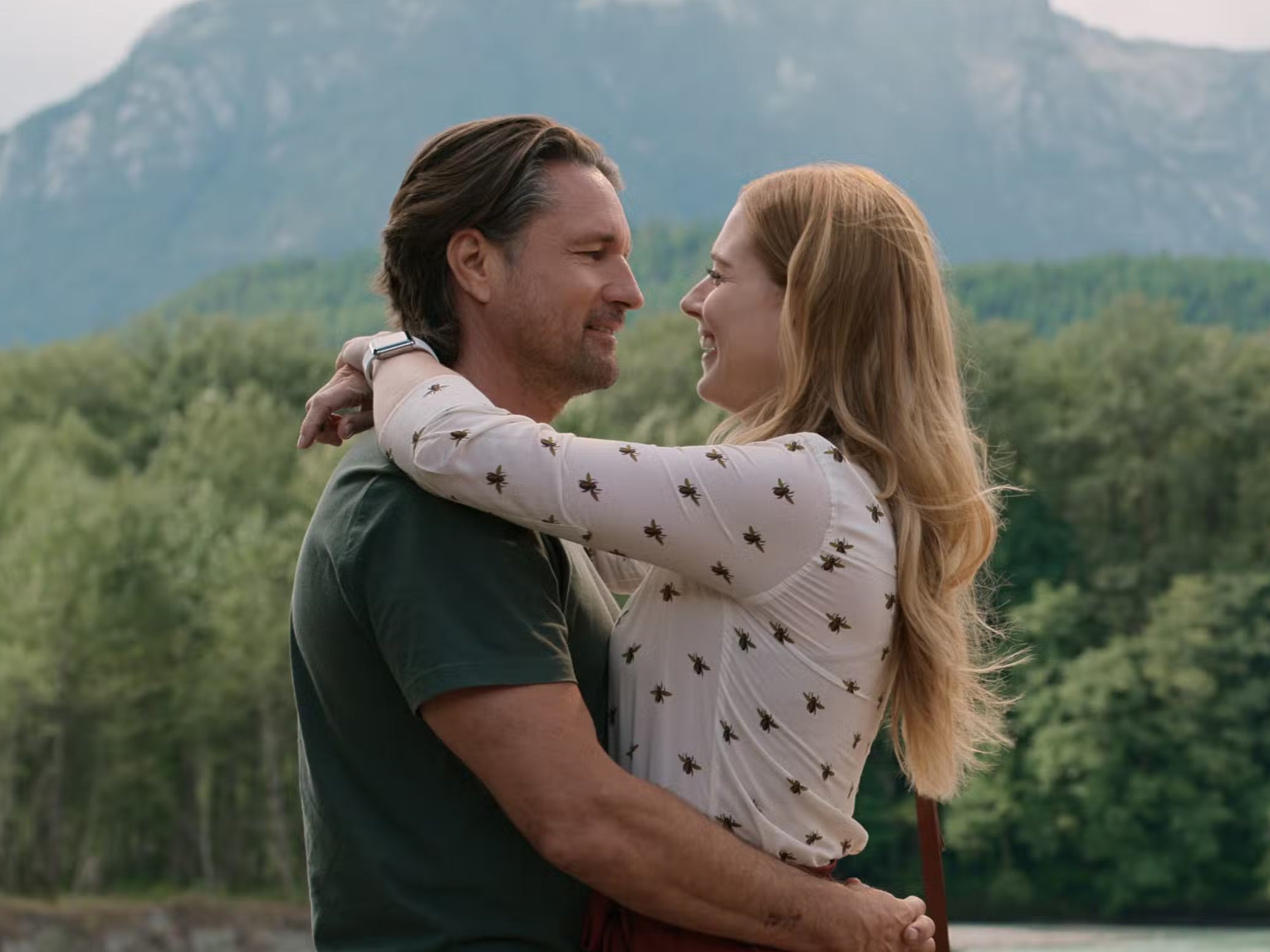 Jack (Martin Henderson) and Mel (Alexandra Breckenridge) in ‘Virgin River’