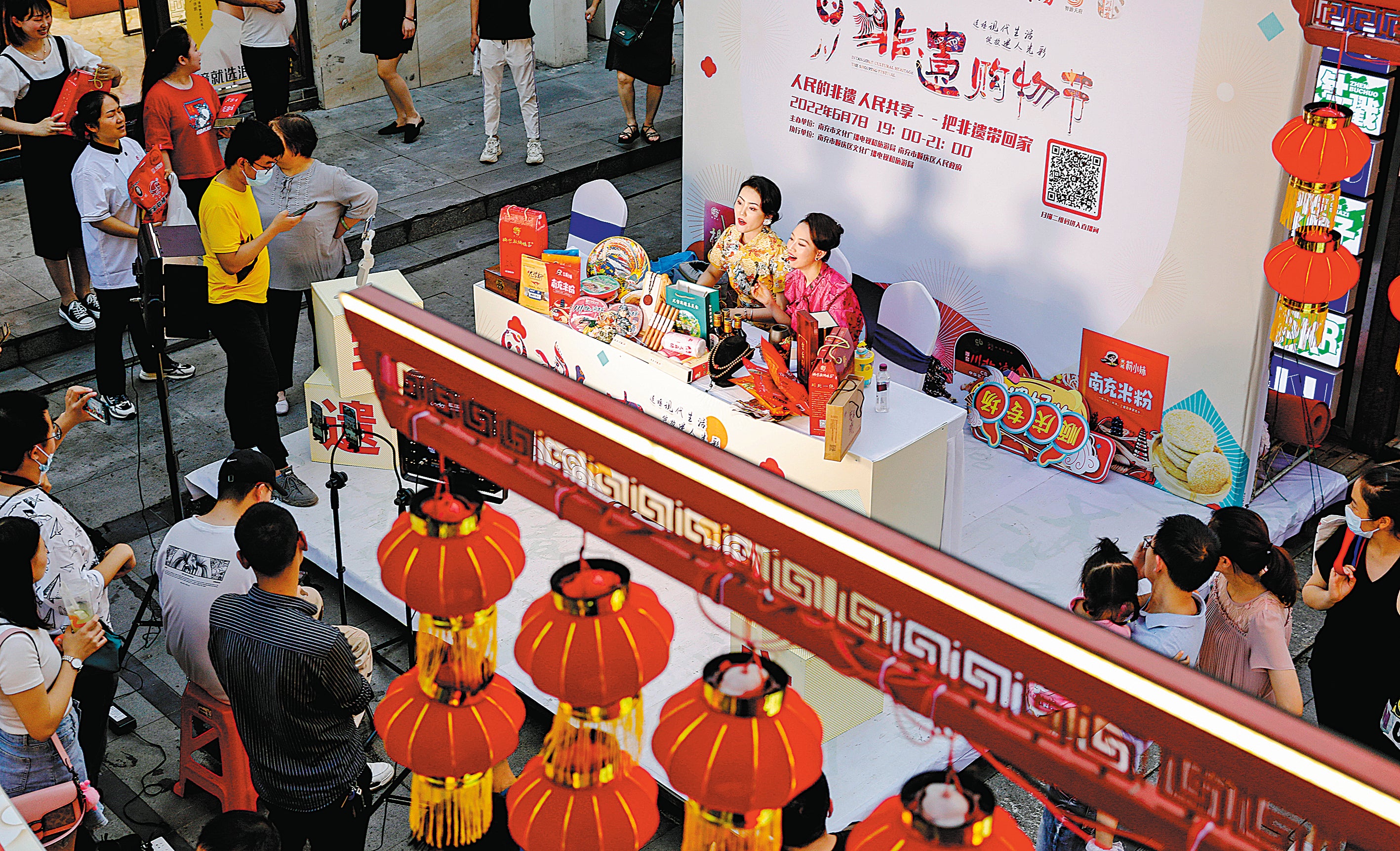 A livestreaming project promoting local culture, handicrafts and products draws attention from an audience in Nanchong, Sichuan province, in June 2022