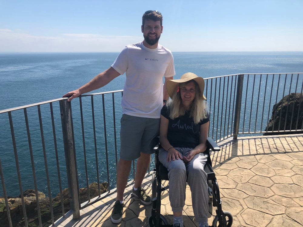 Alan with Anneka when she was in a wheelchair (Collect/PA Real Life)