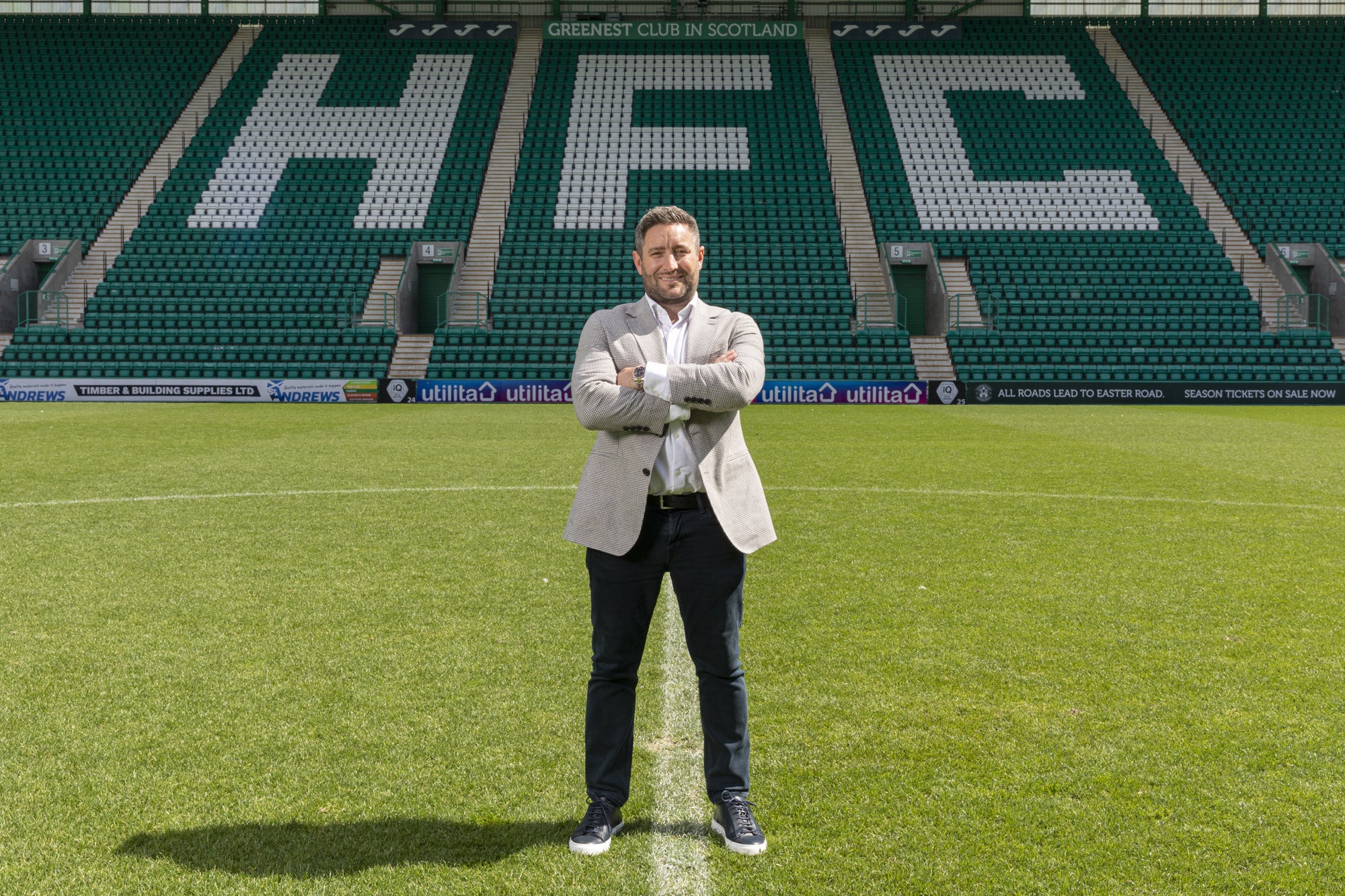 Lee Johnson has had a difficult start (Hibernian FC)