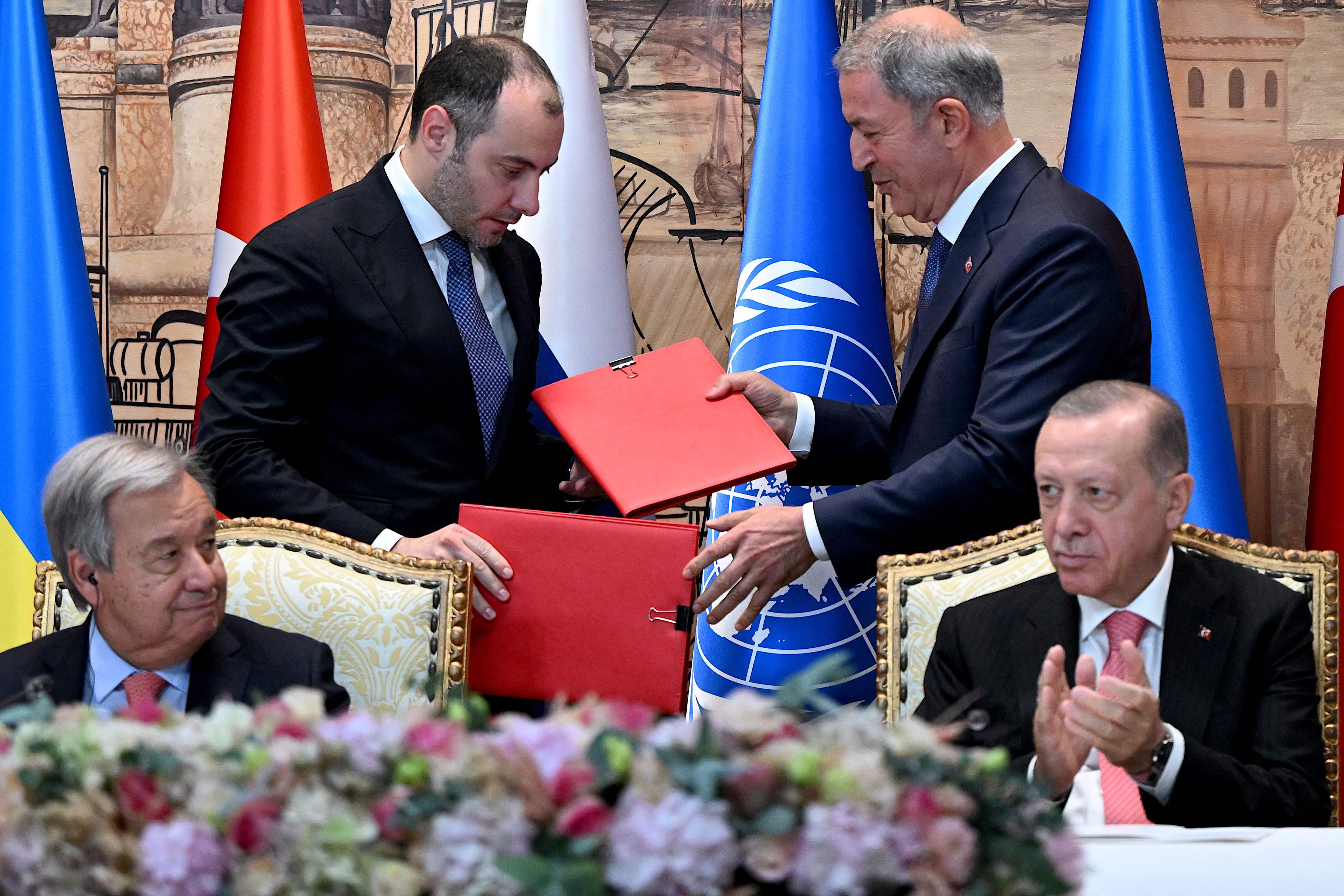 Oleksandr Kubrakov (top left) standing next to UN secretary general Antonio Guterres