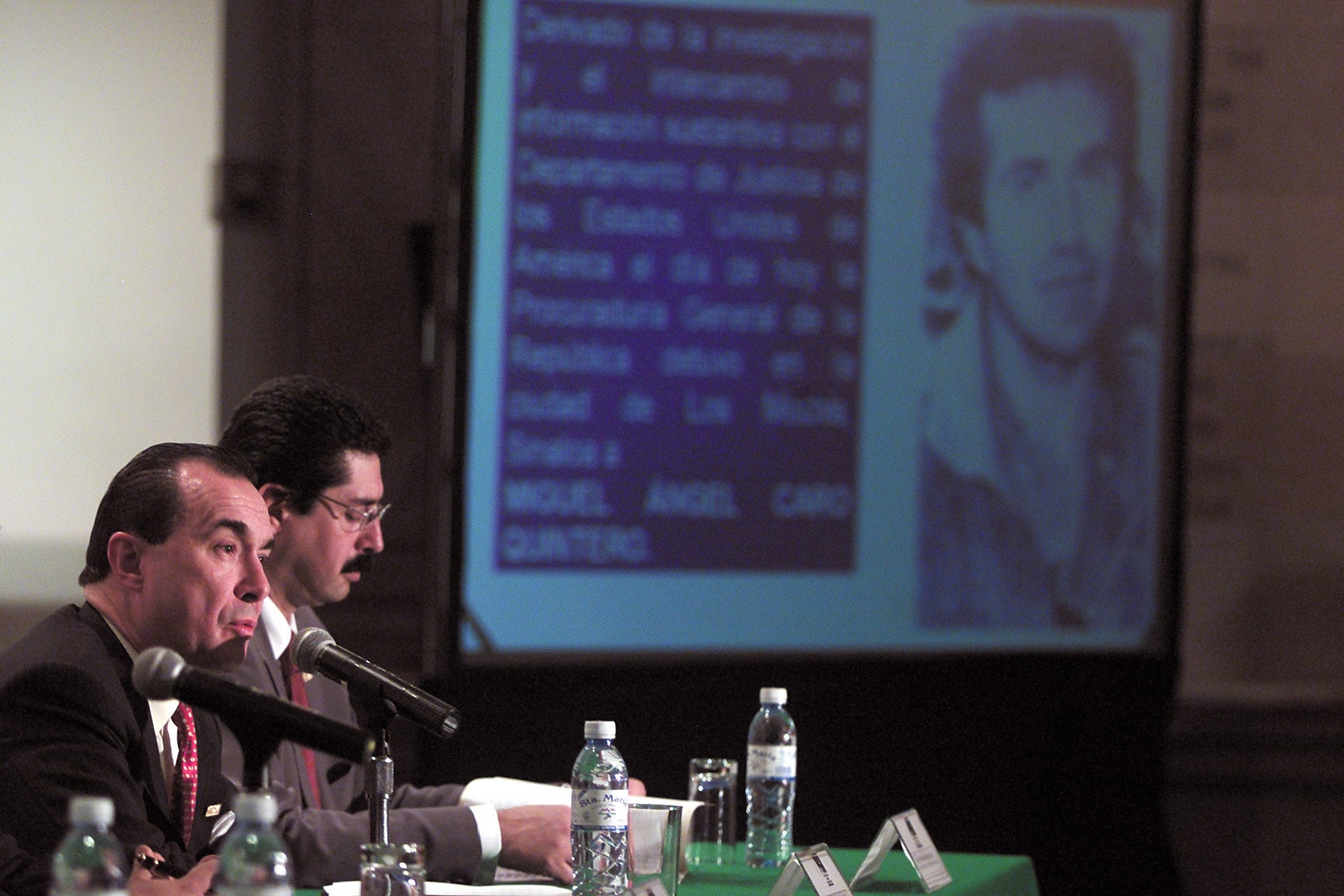 Eduardo Ibarrola Nicolin (L) and Estuardo Mario Bermudez Molina announce the capture of Caro Quintero in 2001