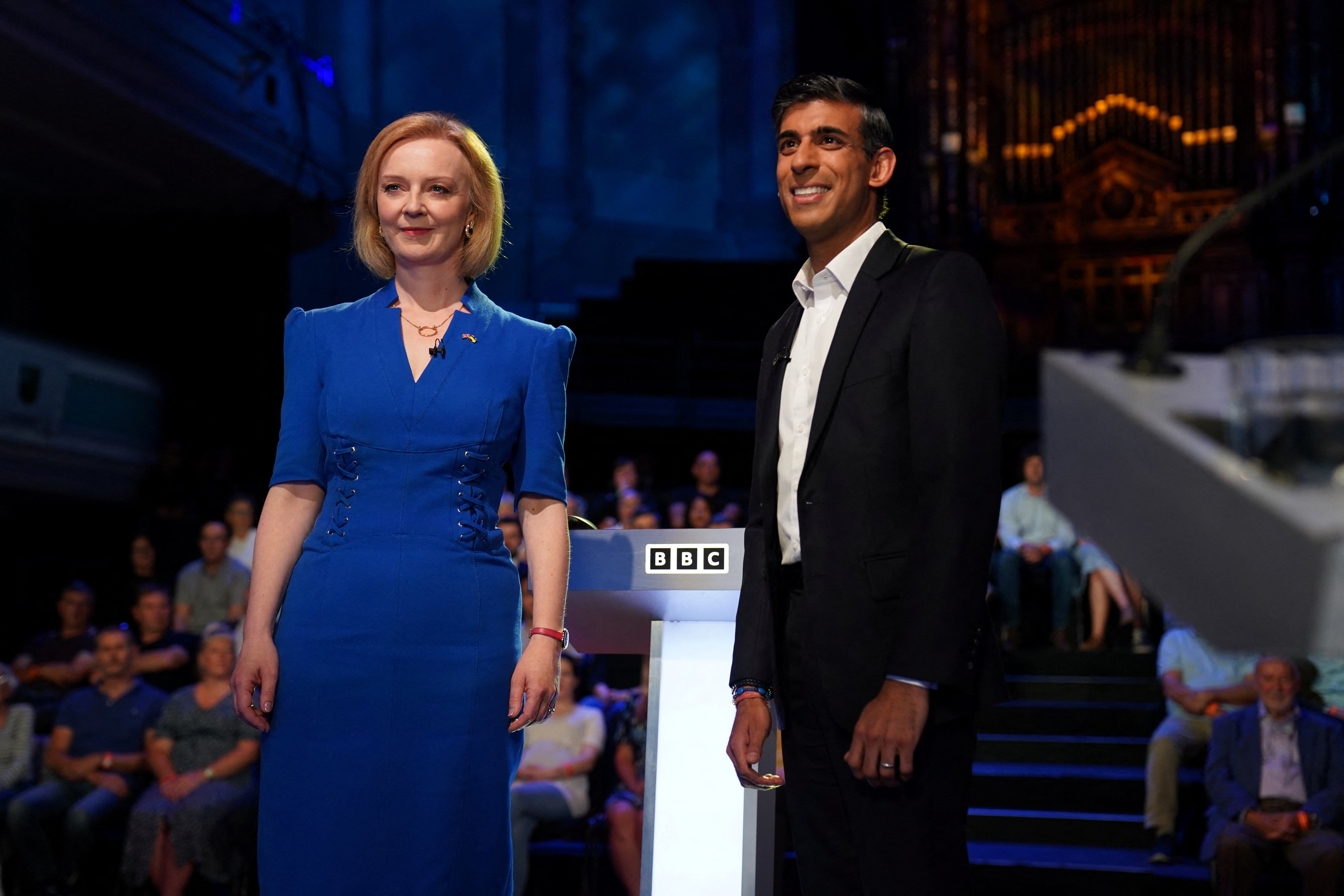 Sunak and Truss smile for the cameras at the beginning of last night’s debate