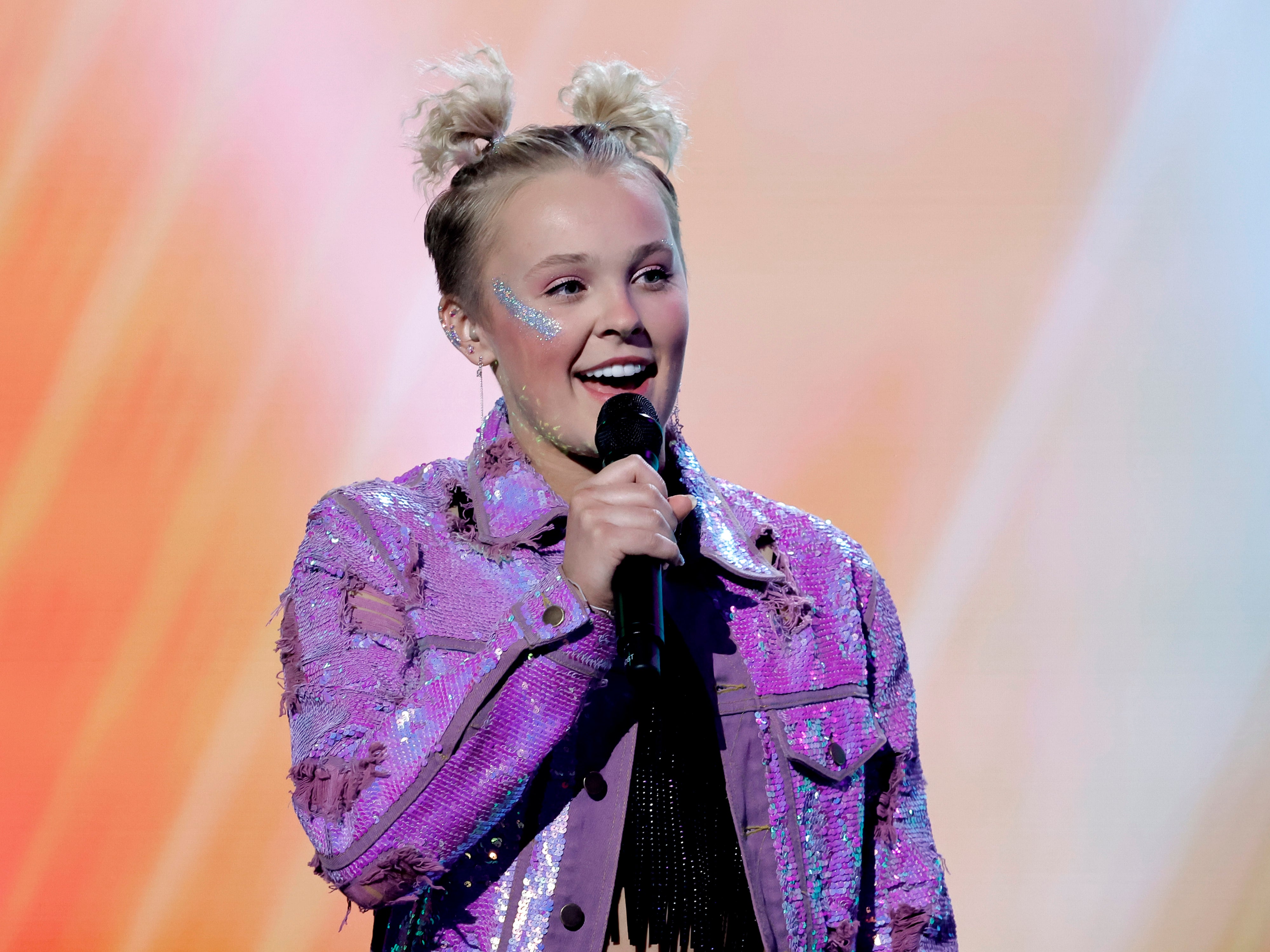 JoJo Siwa sparks criticism after saying she doesn’t ‘like the word’ lesbian