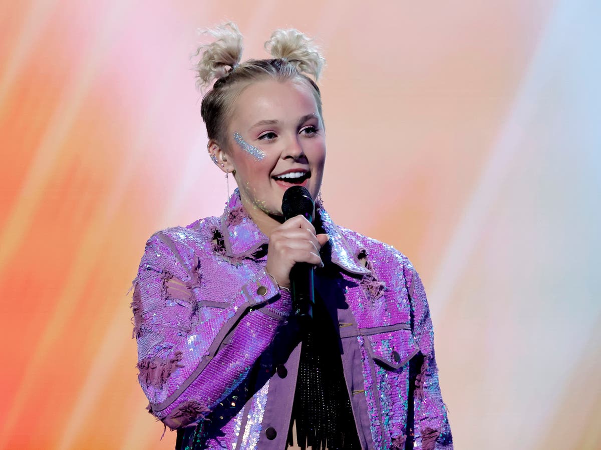 JoJo Siwa’s latest magazine cover sparks a flood of questions and “confusion.”