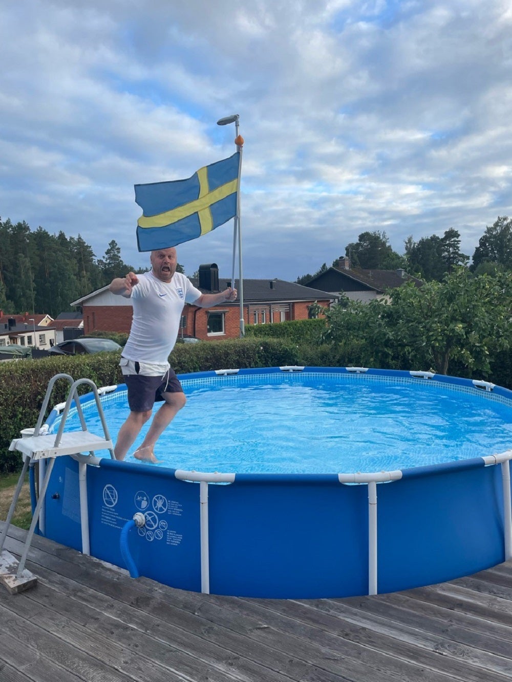 Damion Potter jumping into his brother-in-laws pool (Damion Potter/PA)