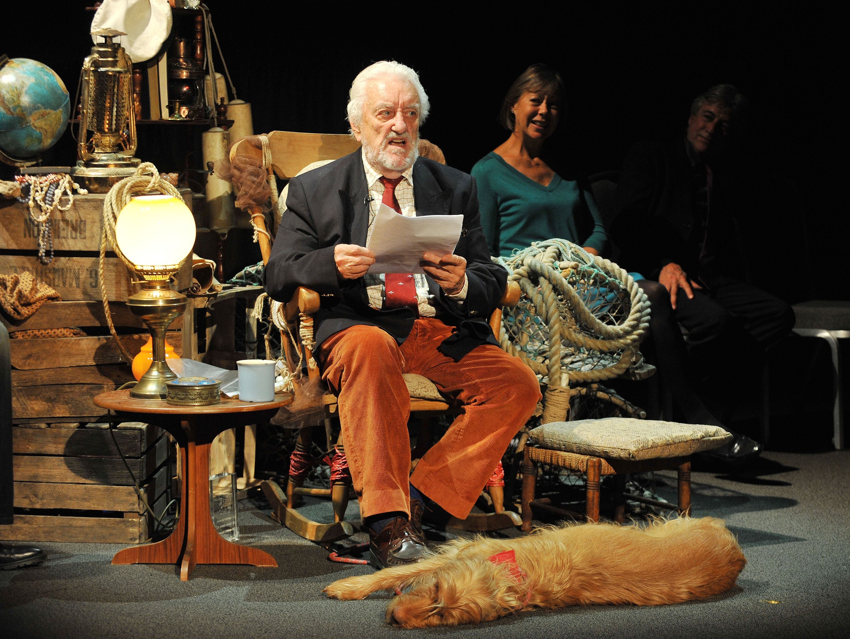 Cribbins reads an excerpt from ‘Winnie The Pooh’ watched by Jenny Agutter and Gary Warren, after he received the JM Barrie Award in 2014