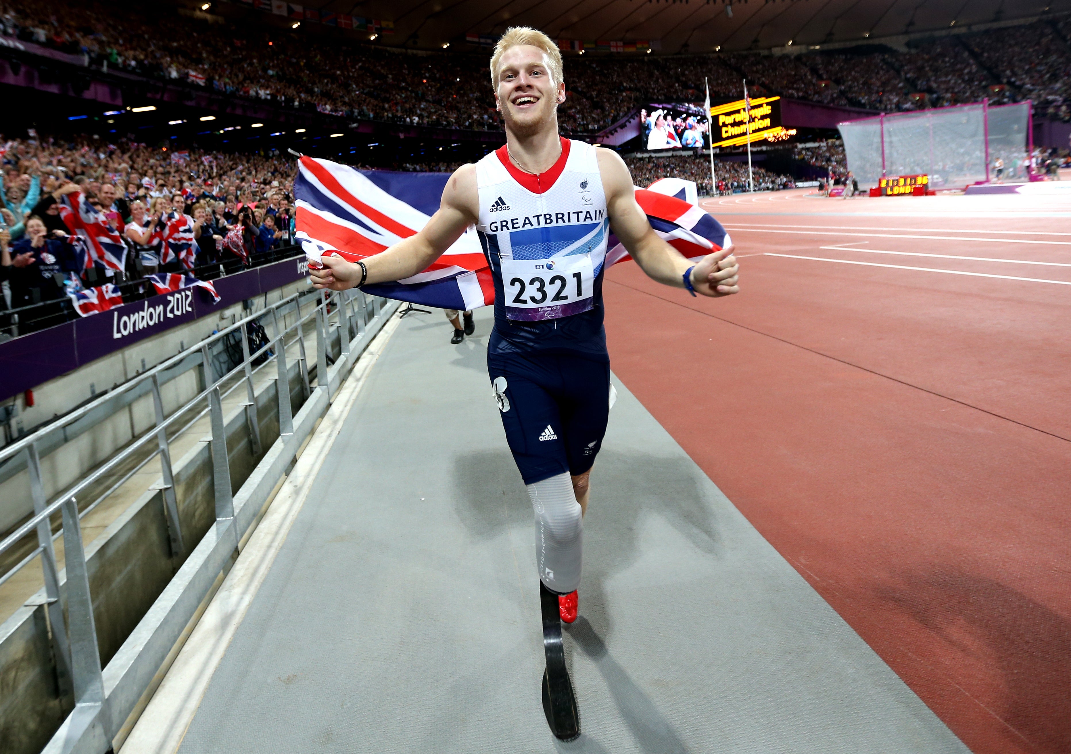 Jonnie Peacock celebrates winning the men’s 100m T44 category final at London 2012 (David Davies/PA)