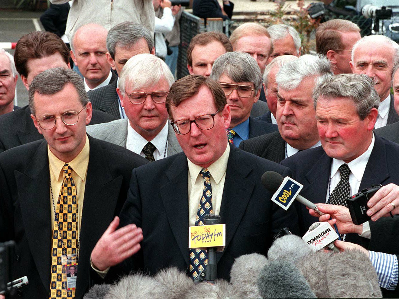 Trimble (centre) and UUP party members arrive at the historic first session of the newly elected Northern Ireland Assembly at Stormont Castle