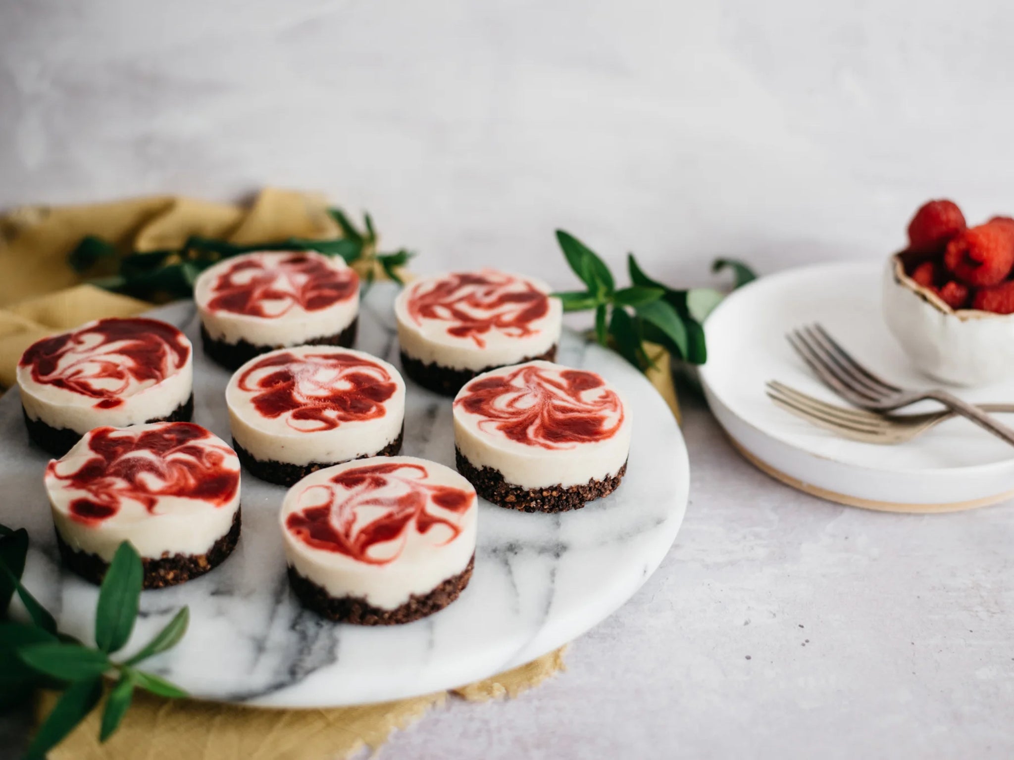 Fresh, light, vegan and no bake? These raw cheesecakes are the perfect guilt-free treat