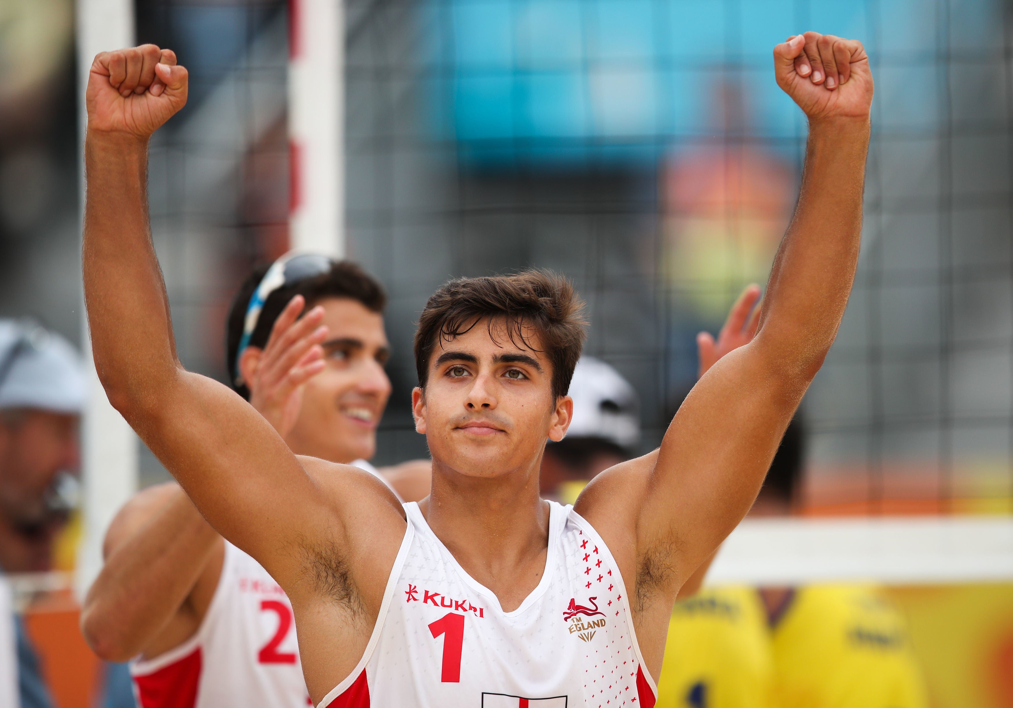 Team England’s Bello twins made the perfect start to the men’s beach volleyball competition