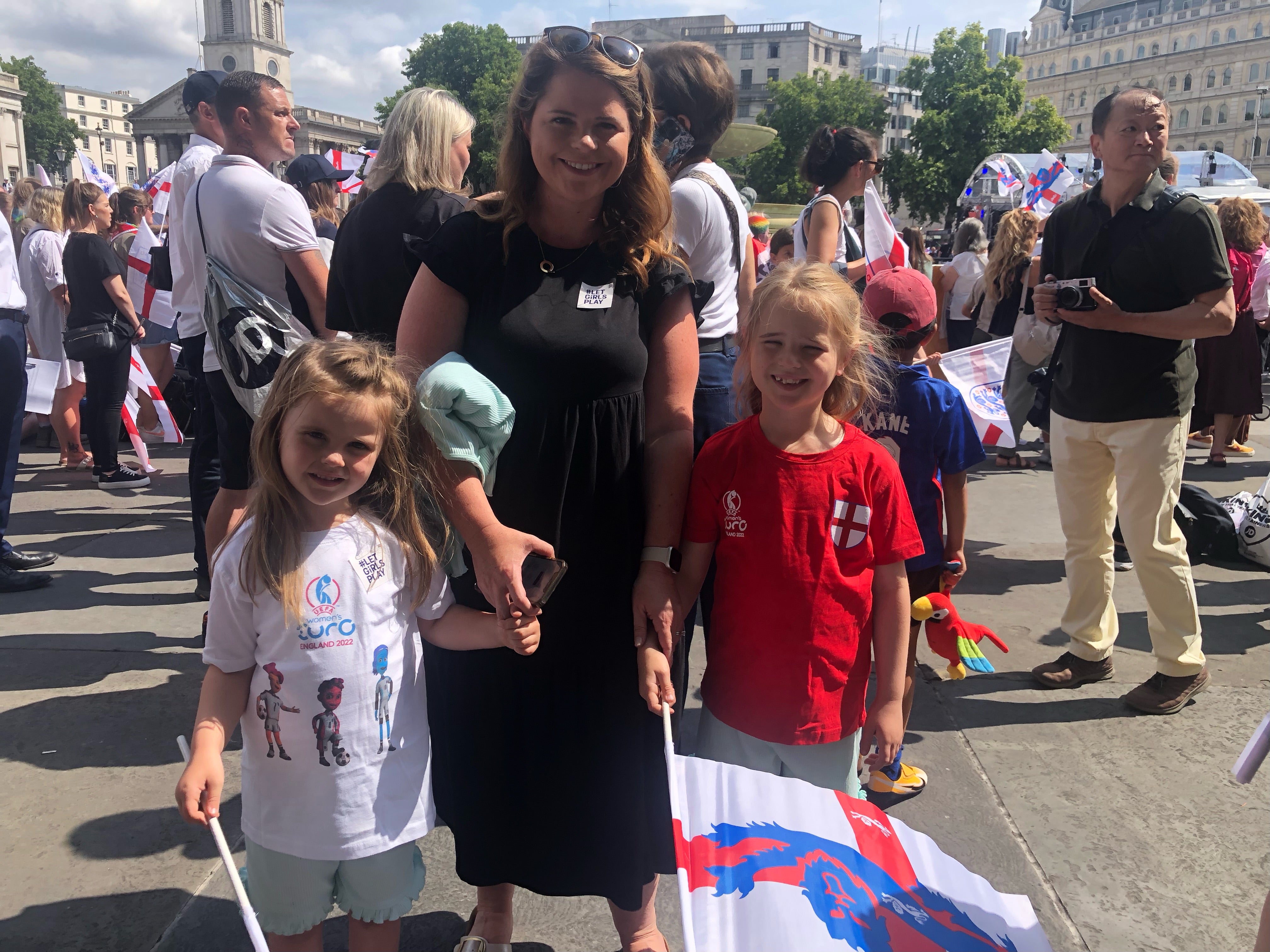 Laura Barnsley and her daughters