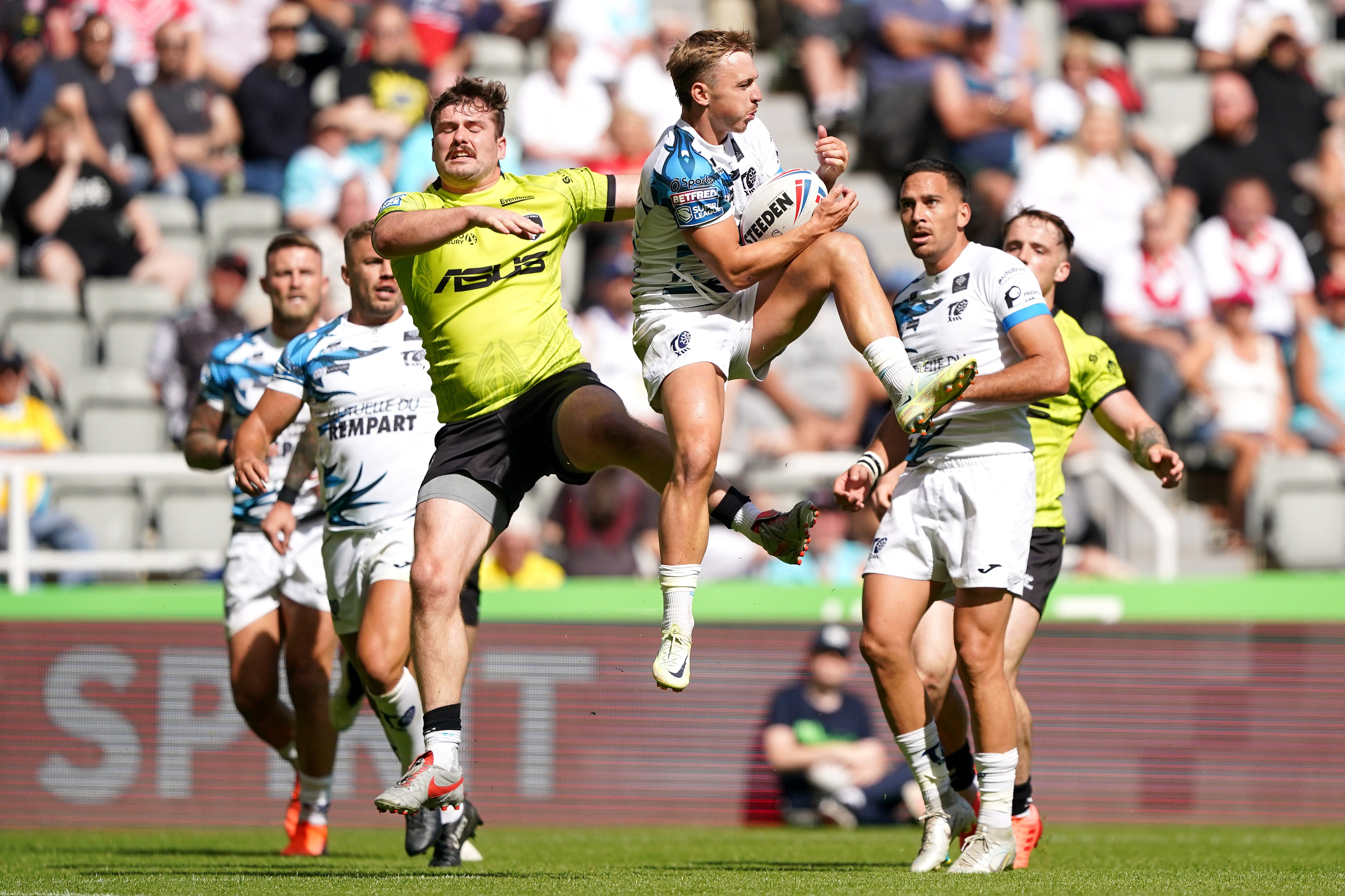 Full-back Olly Ashall-Bott in action for Toulouse Olympique (PA Images/Owen Humphreys)