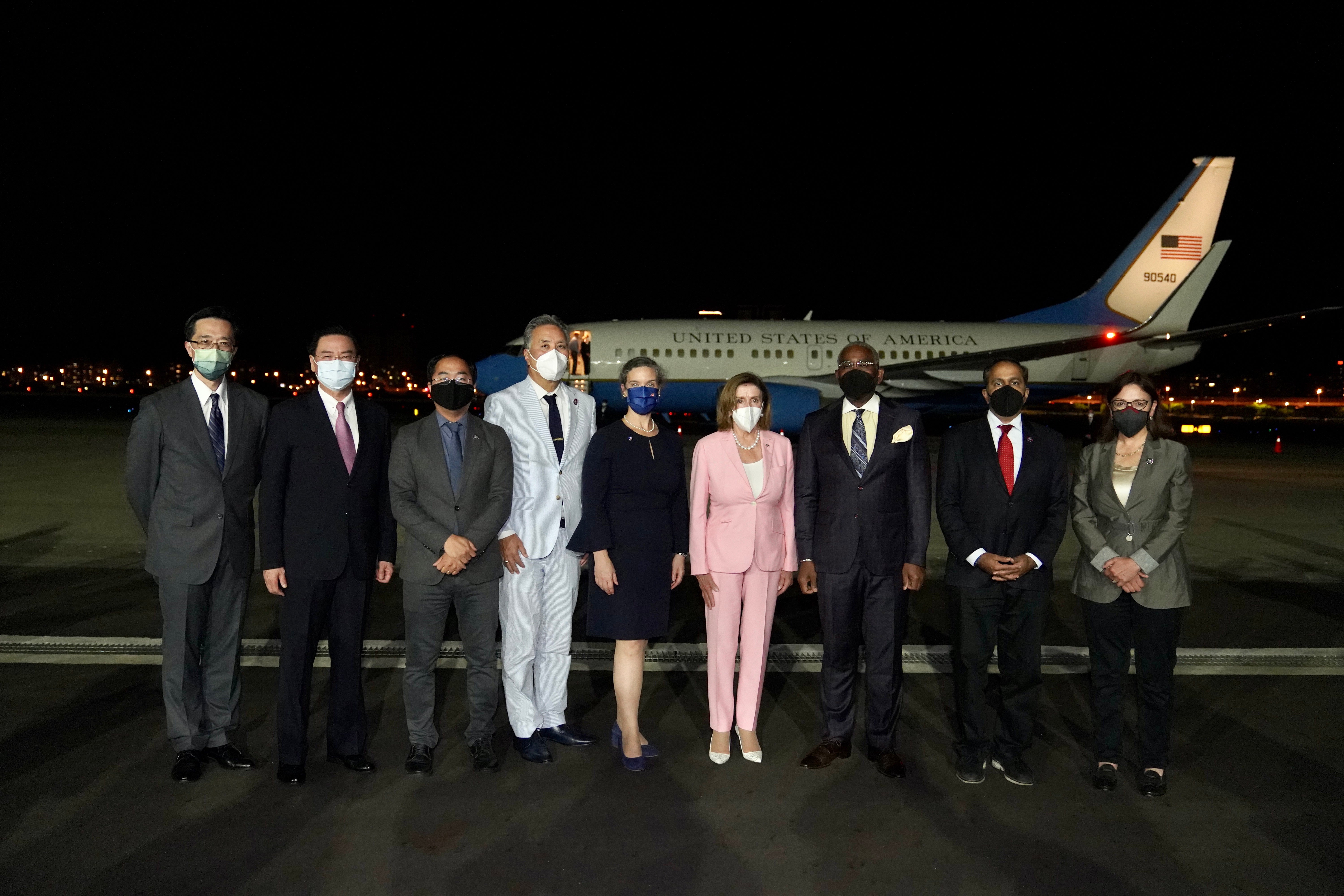 Pelosi arrives in Taiwan