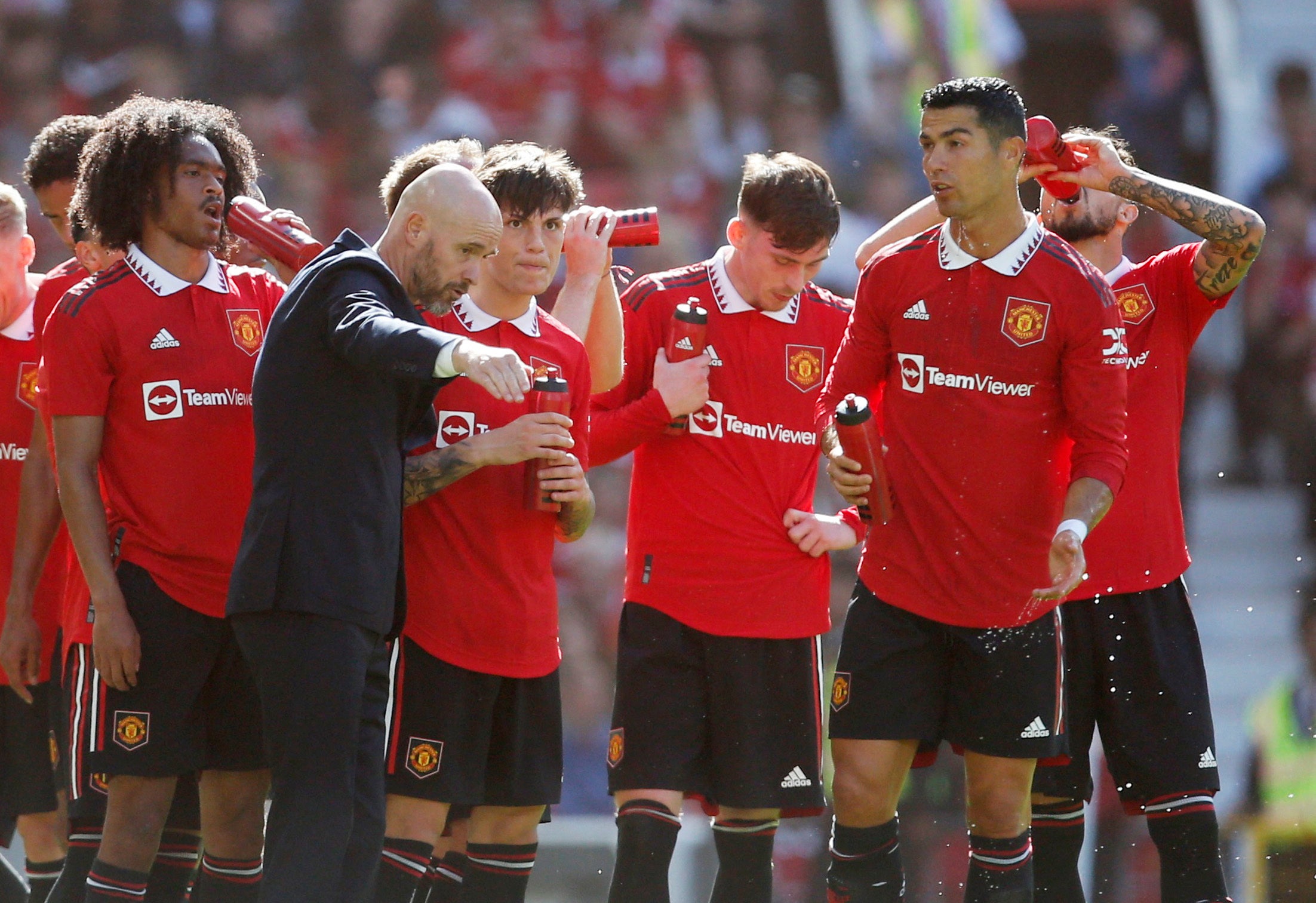 Manchester United manager Erik ten Hag speaks with Alejandro Garnacho and Cristiano Ronaldo