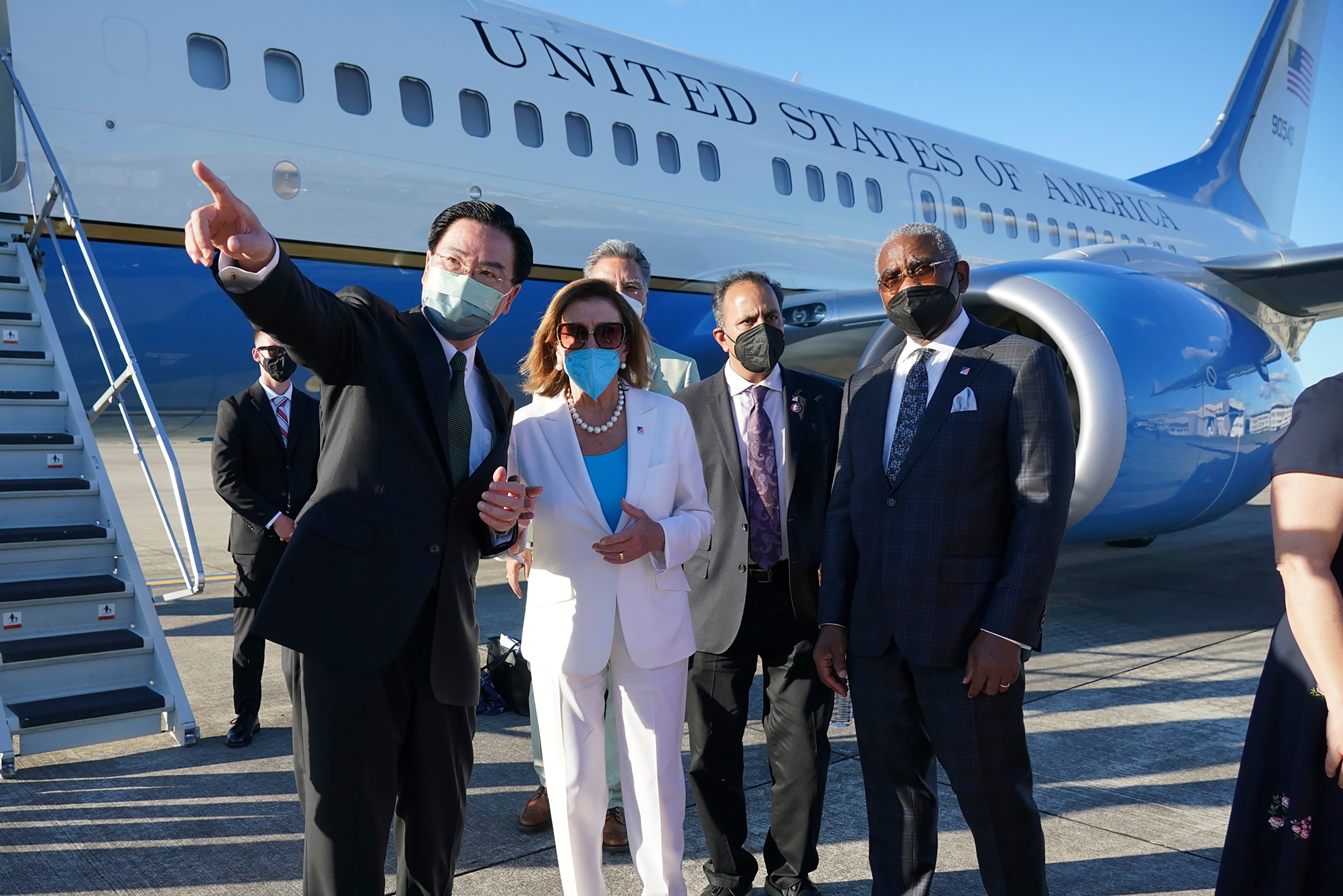 Pelosi arrives in Taiwan