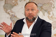 Alex Jones issues ‘emergency message’ begging Trump to watch his show after publicly backing DeSantis