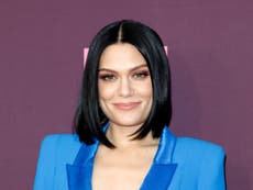 Jessie J makes a fan’s dreams come true by letting them do her makeup