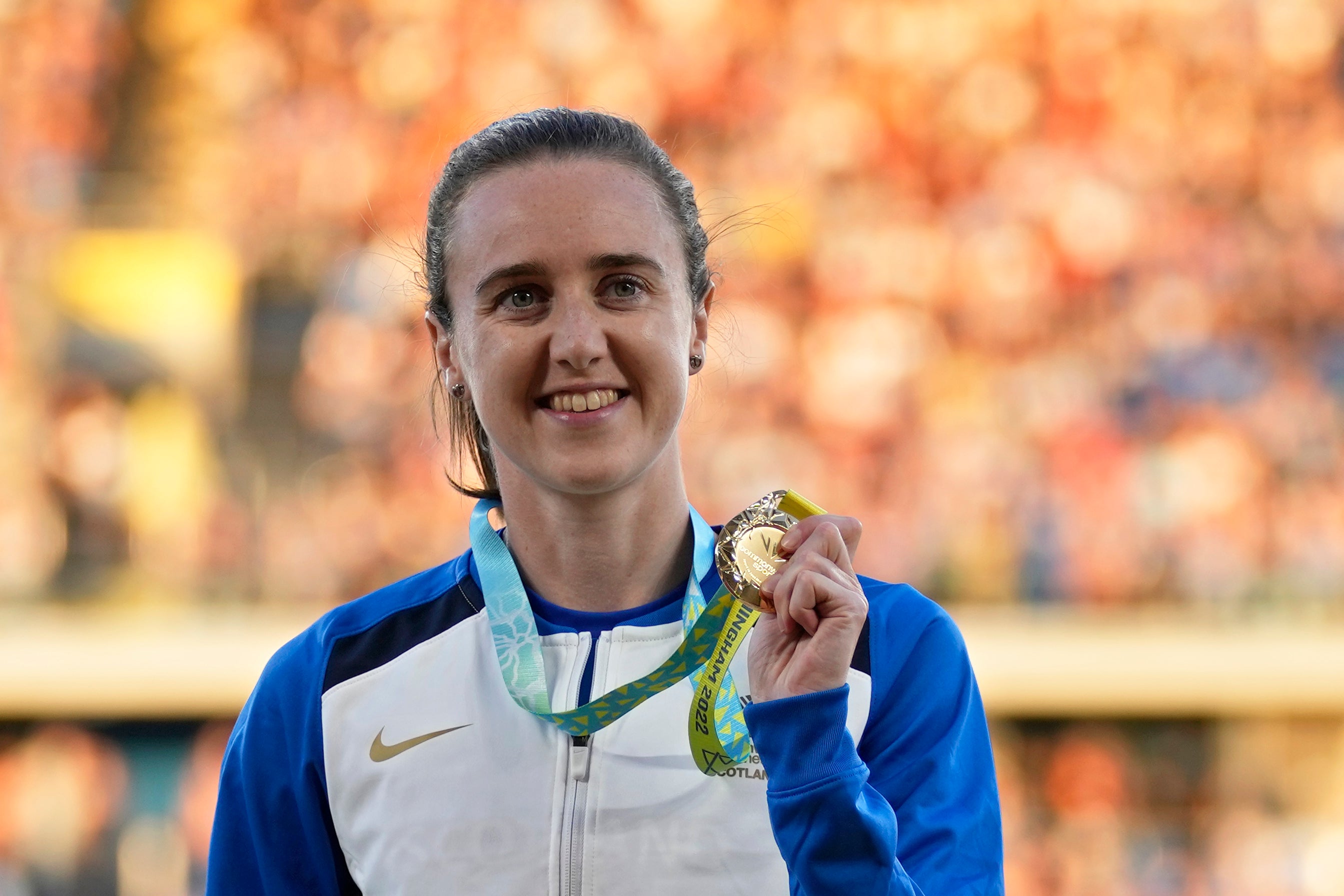 Laura Muir with her gold medal for winning the women’s 1500m (Alastair Grant/AP)