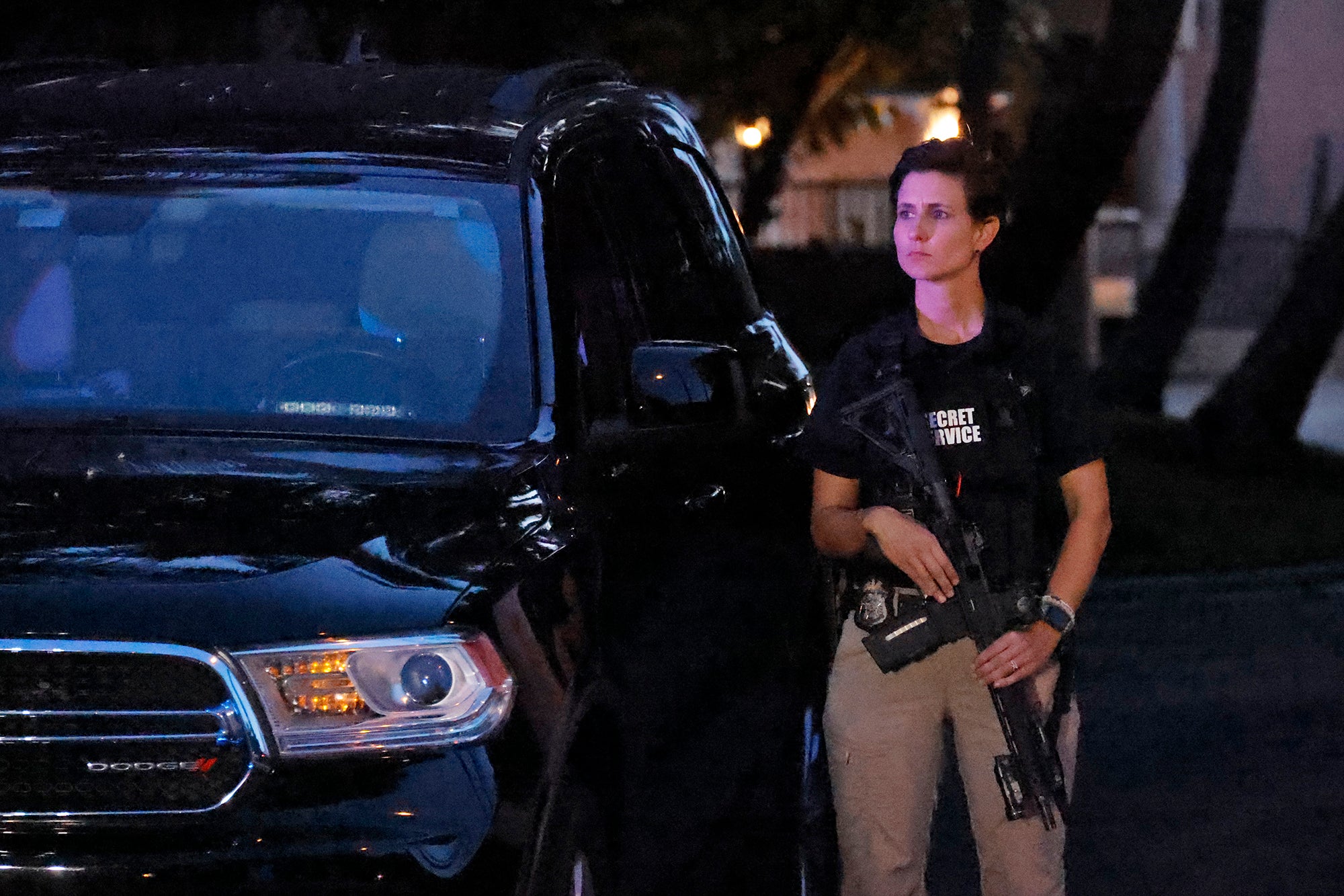 A Secret Service agent stands outside Trump’s residence in Mar-a-Lago