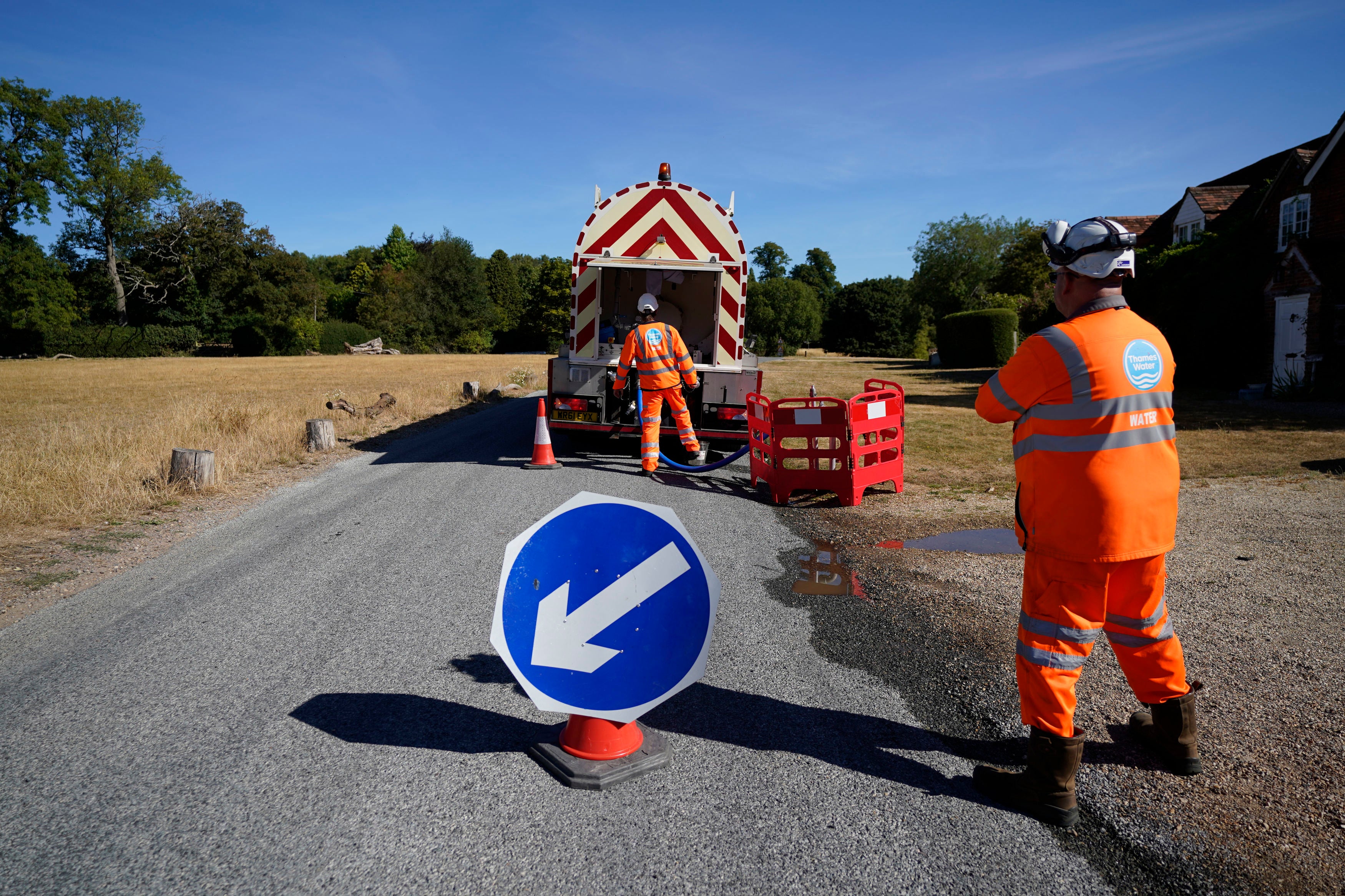 Oxfordshire village runs out of water as lethal heatwave looms