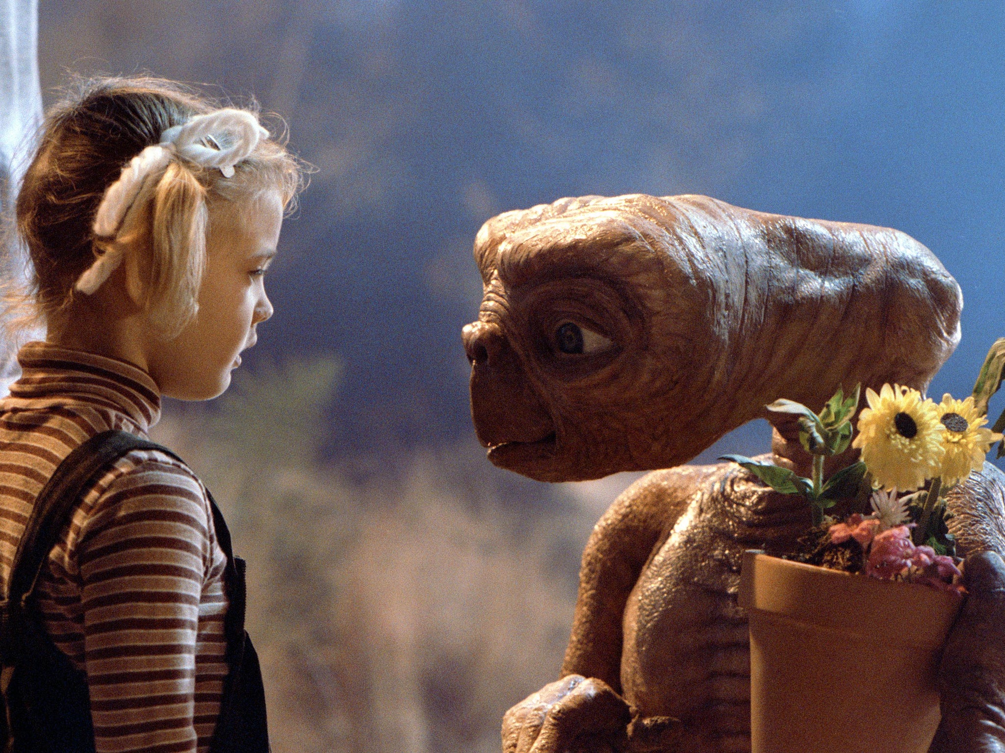 Drew Barrymore talks to ET in ‘ET'