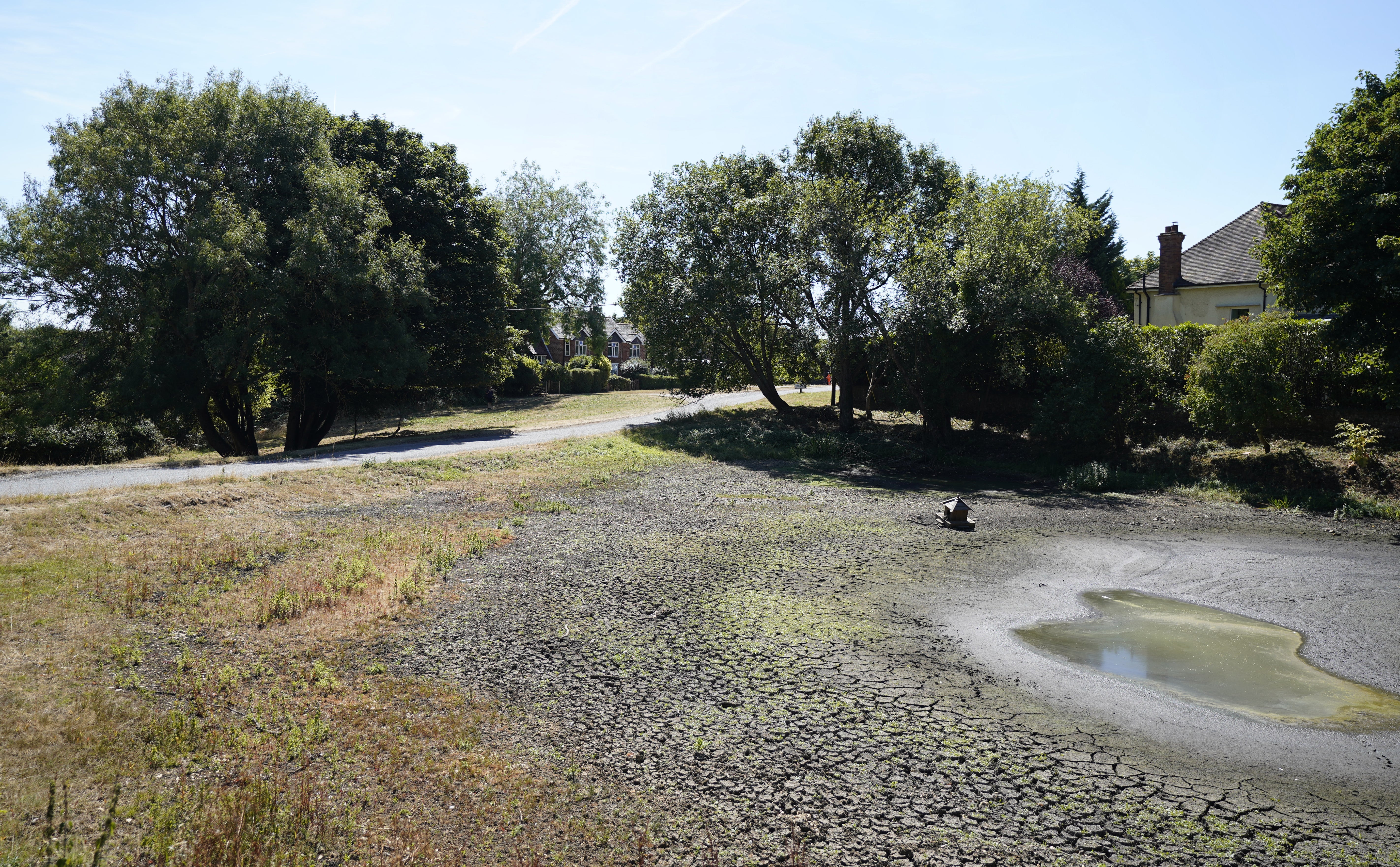 A view of a dried up pond in the village of Northend in Oxfordshire (Andrew Matthews/PA)