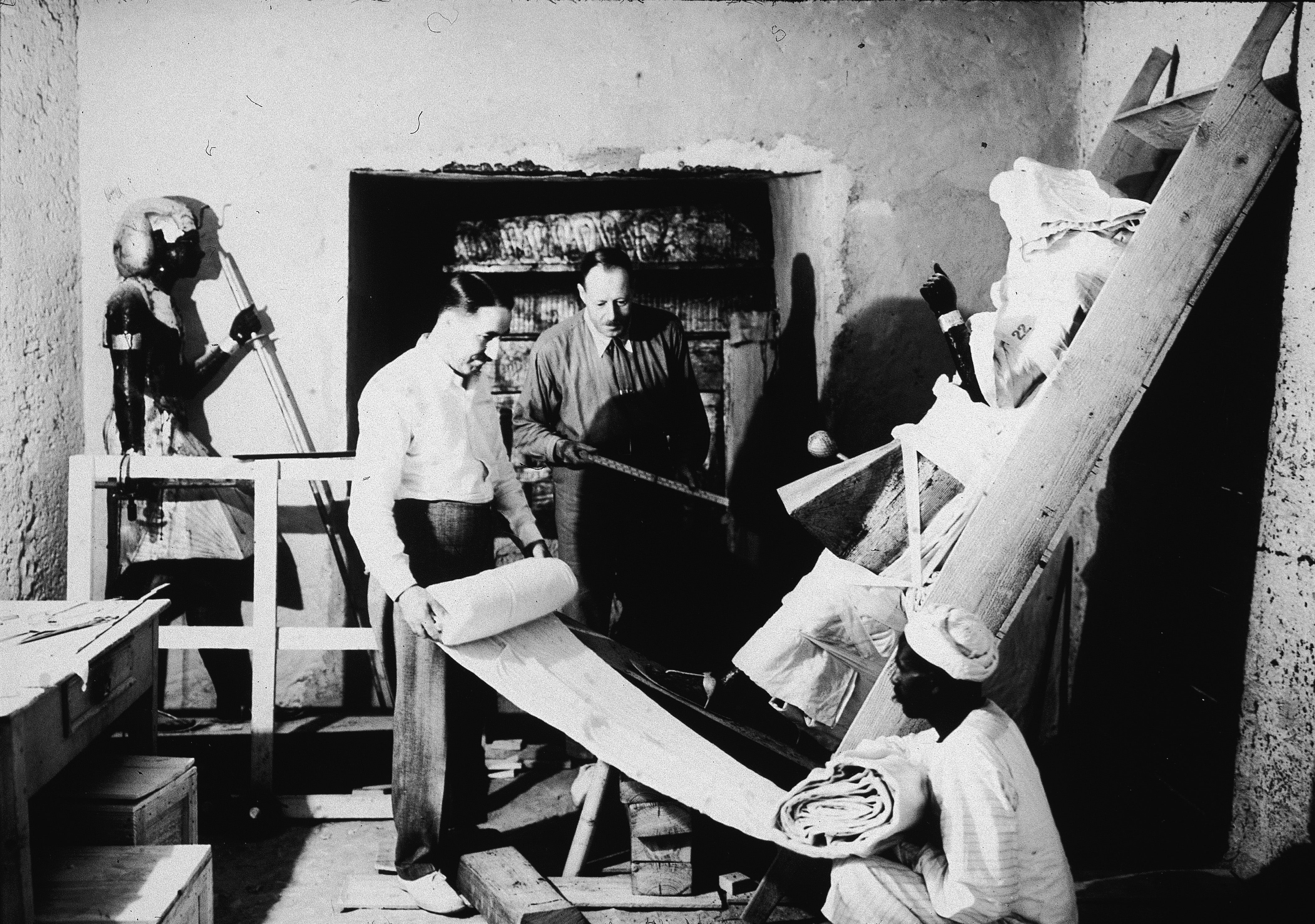 British archaeologists Howard Carter (left) carries out the systematic removal of objects from the antechamber of the tomb of Pharaoh Tutankhamun