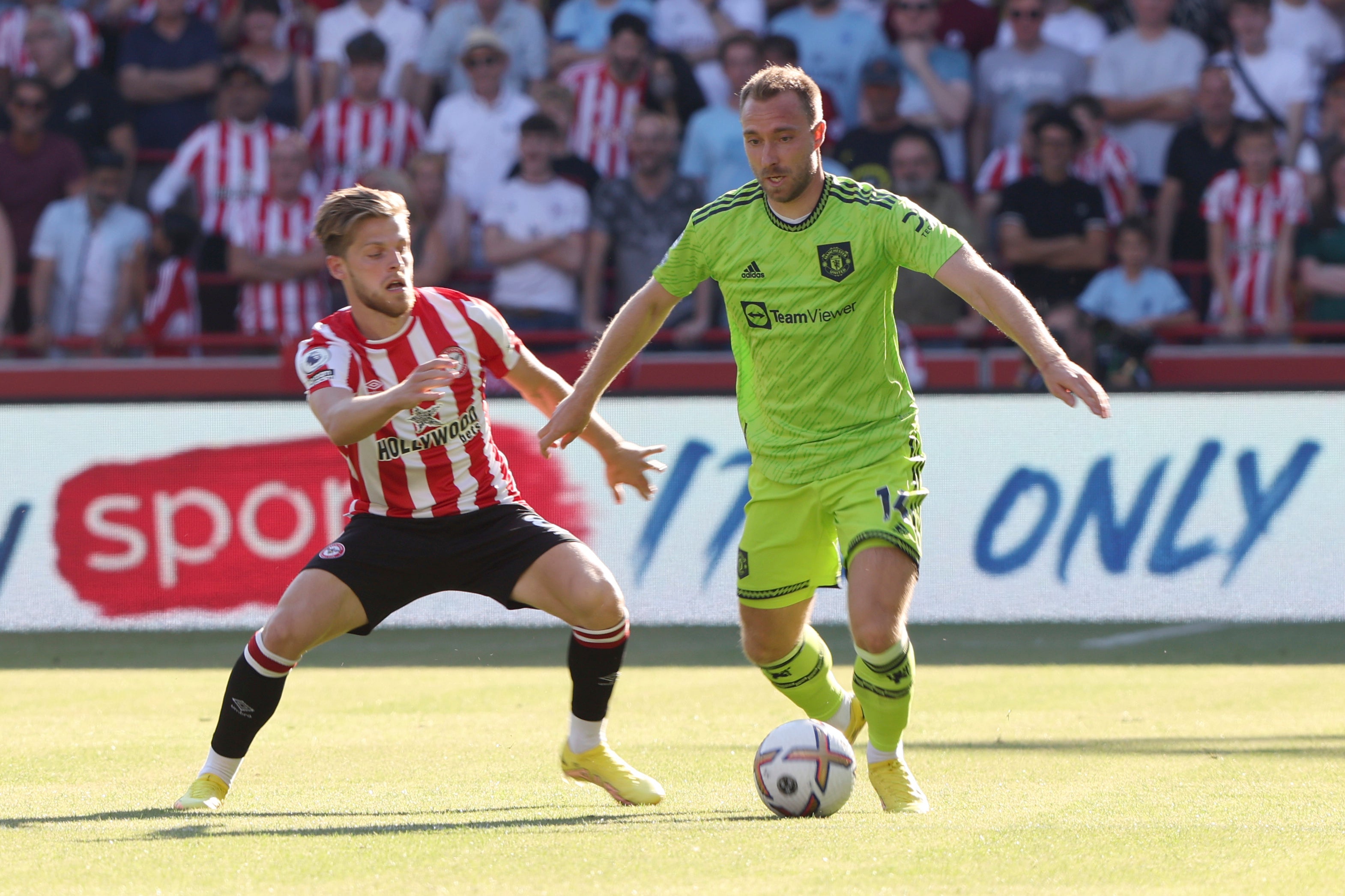 Brentford's Mathias Jensen, left, vies for the ball with Manchester United's Christian Eriksen