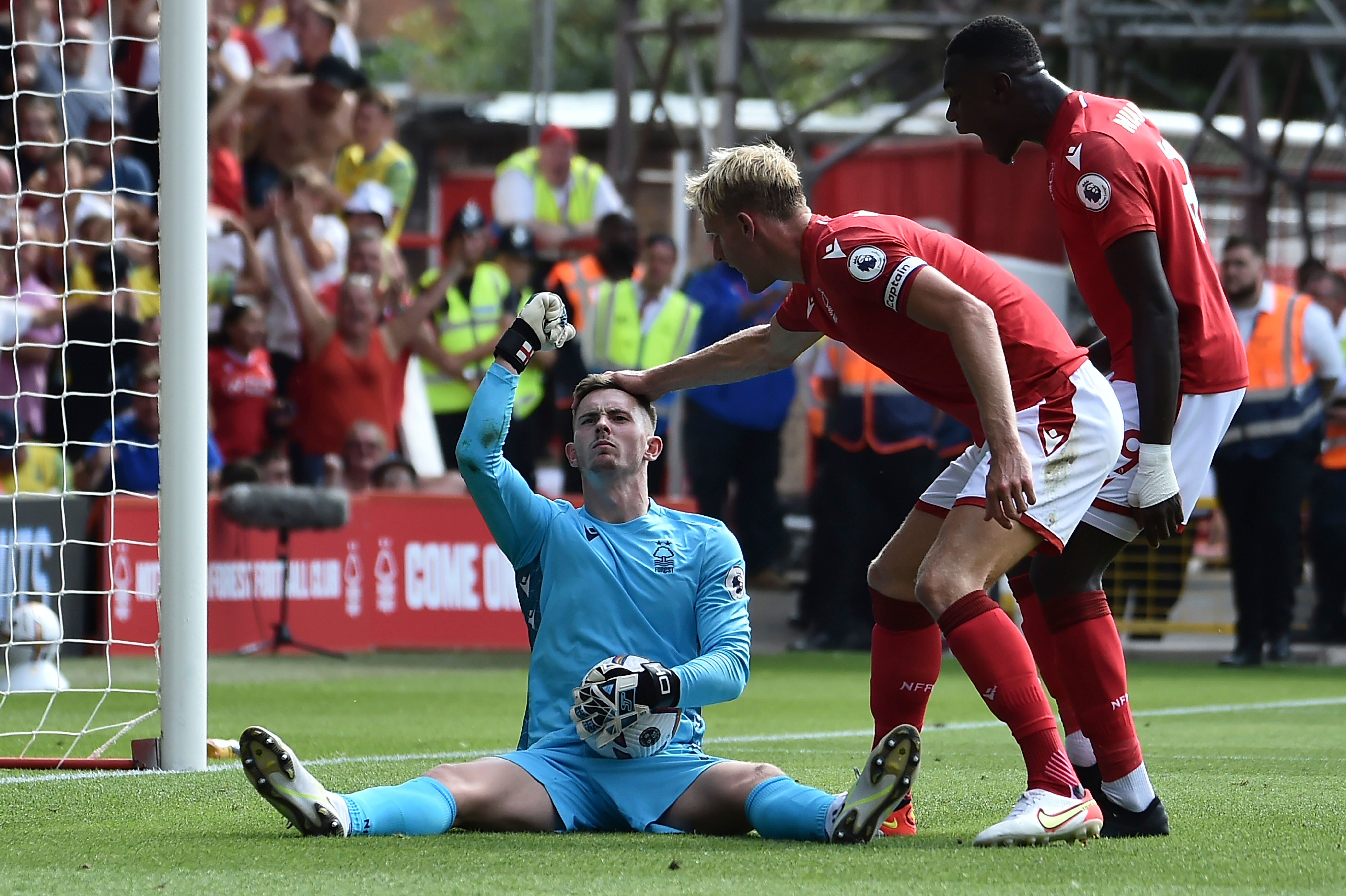 Dean Henderson saved Declan Rice’s penalty