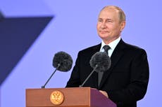 Vladimir Putin is losing information war in Ukraine, says UK spy chief