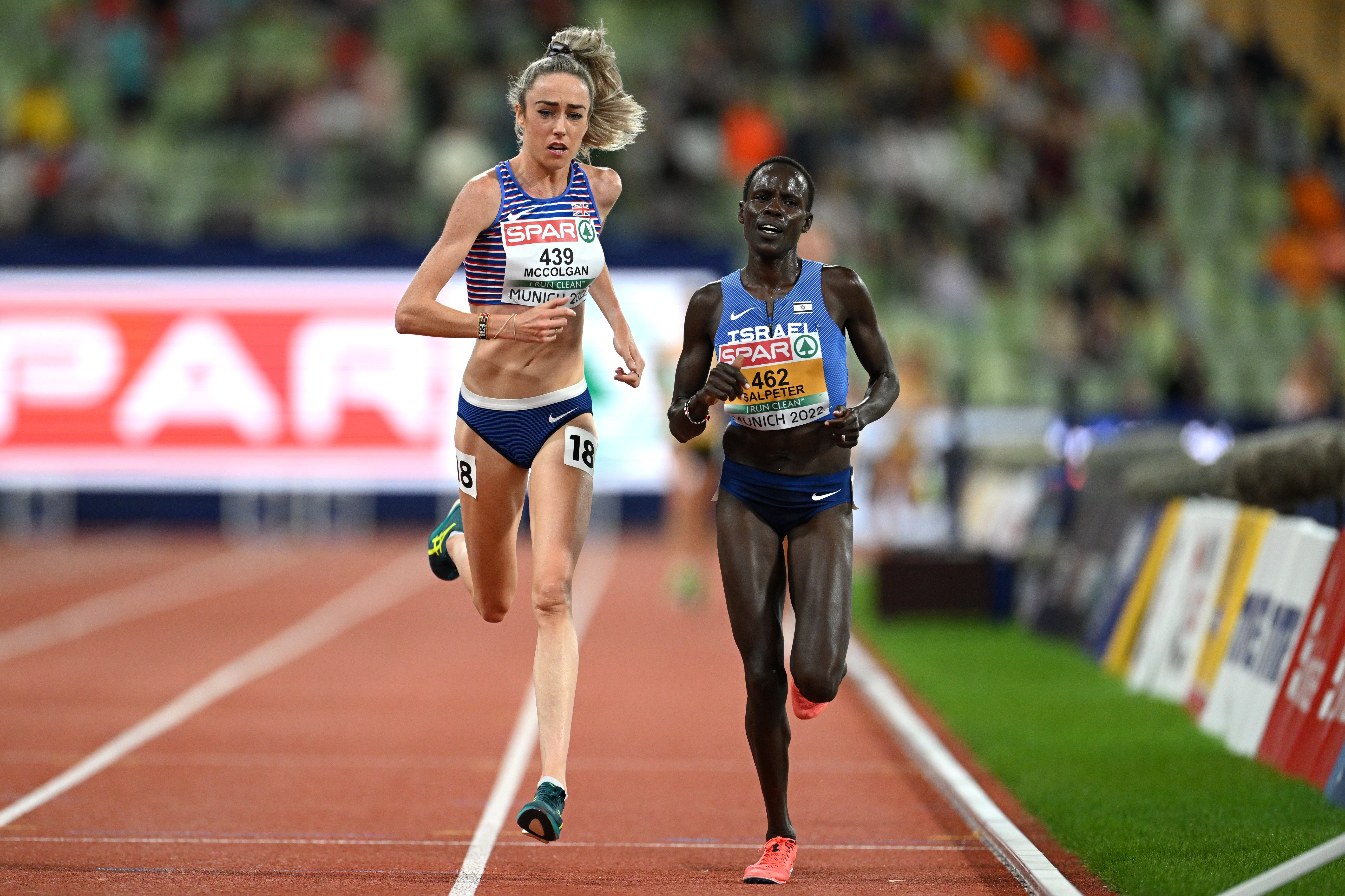 Eilish McColgan of Great Britain and Lonah Chemtai Salpeter of Israel compete in Munich