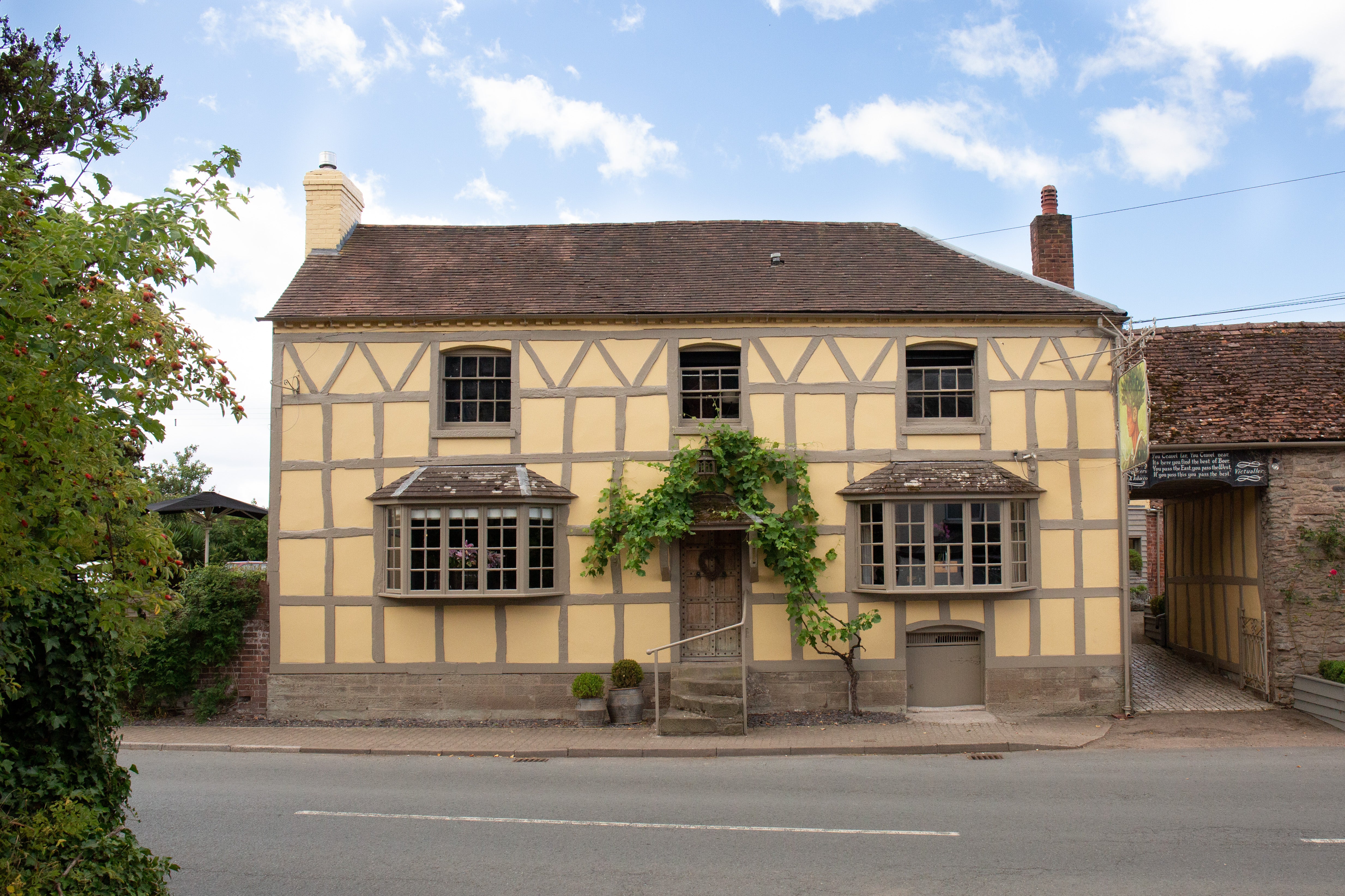 This cosy cottage-style inn will make your Herefordshire dreams come true