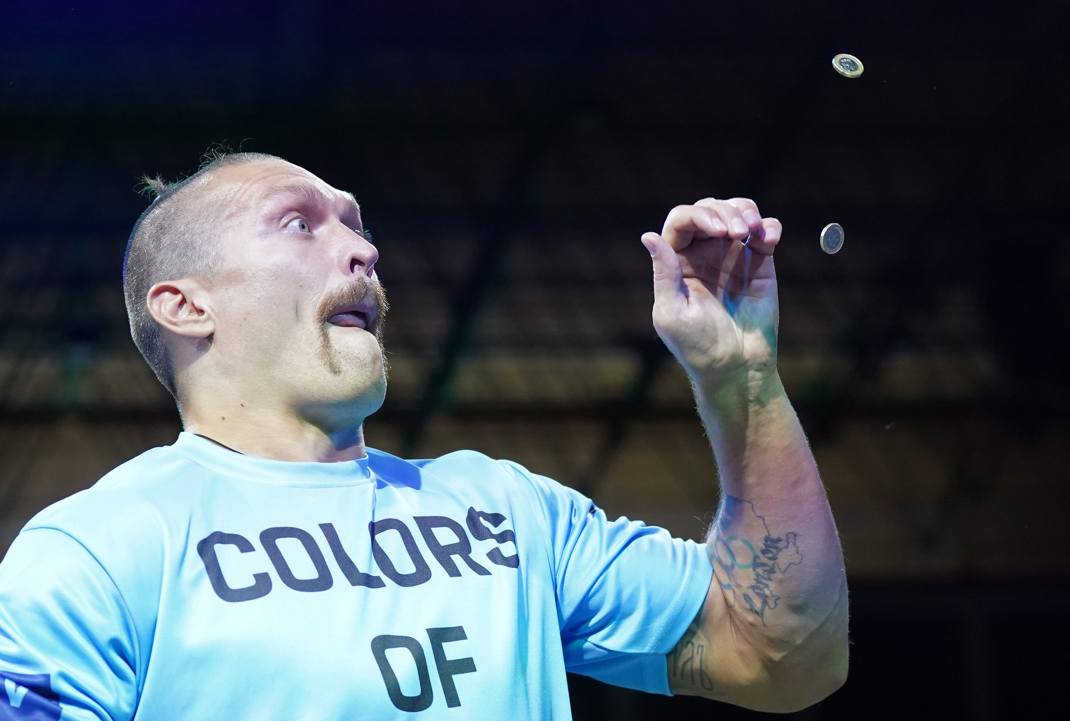 Oleksandr Usyk catching coins during a workout (Nick Potts/PA)