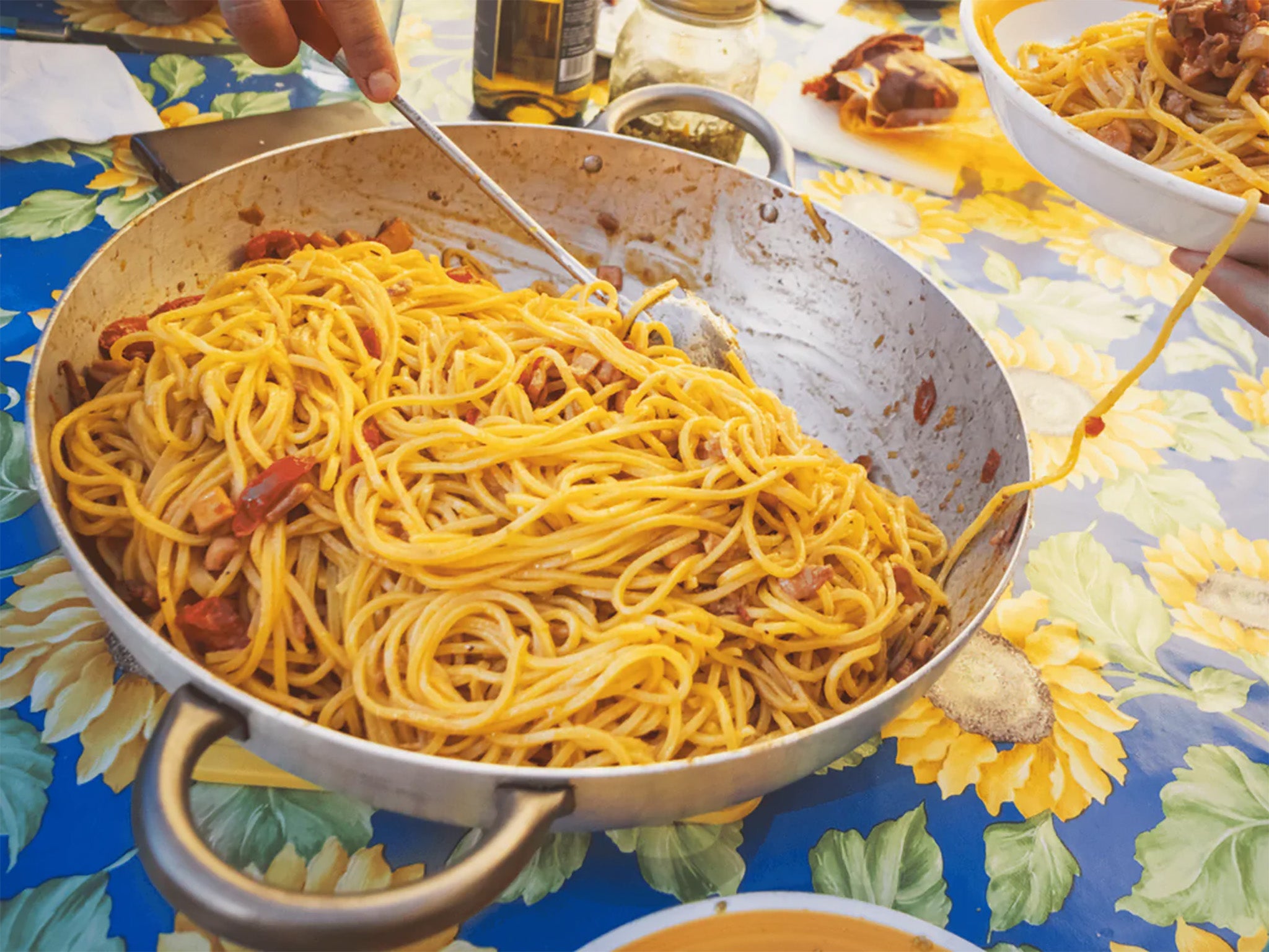 Spaghetti alla chitarra translates to ‘guitar spagehtti’