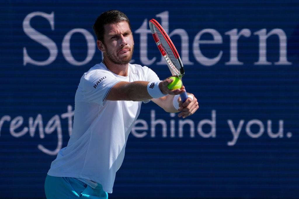 Norrie serves to Murray in the Western and Southern Open in Cincinnati on Wednesday