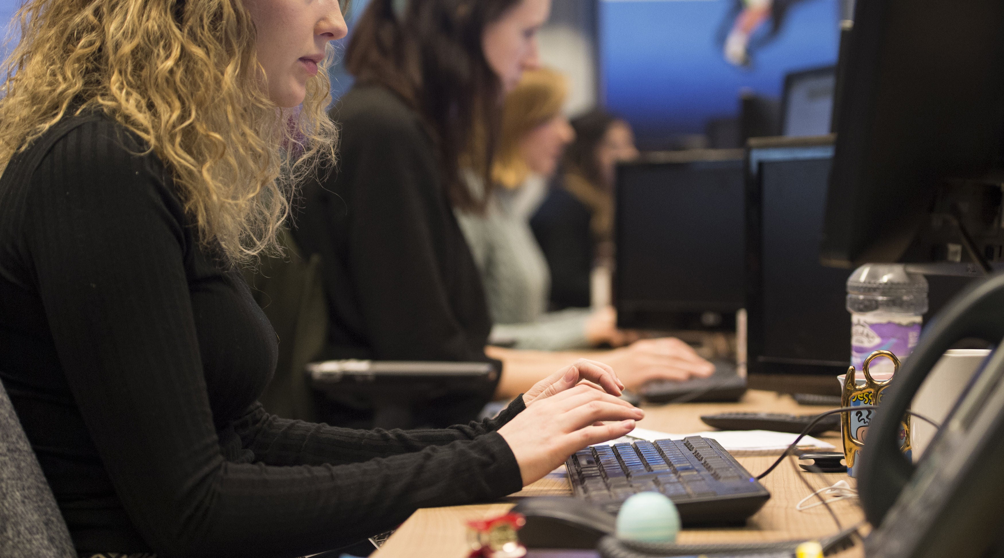 Height adjustable desks can help office workers reduce sedentary behaviour (PA)