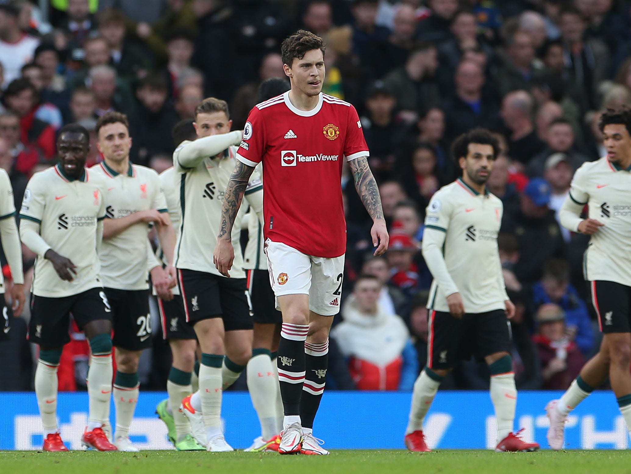 Victor Lindelof of Manchester United reacts after Diogo Jota scores for Liverpool