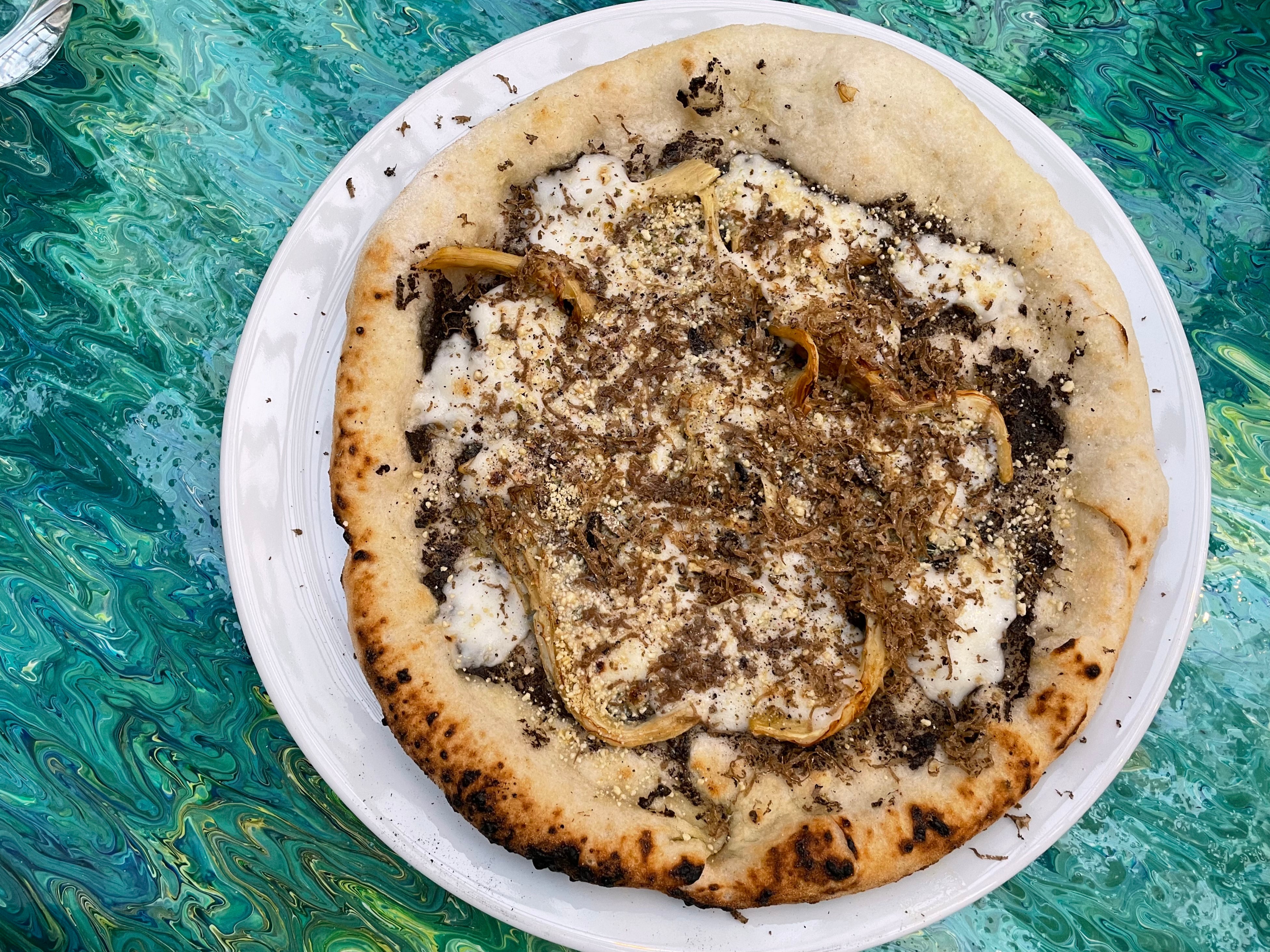 The Regina pizza with truffle, oyster mushrooms, buffalo ‘notzarella’ and ‘parmesan’: one of the best pizzas I’ve ever had