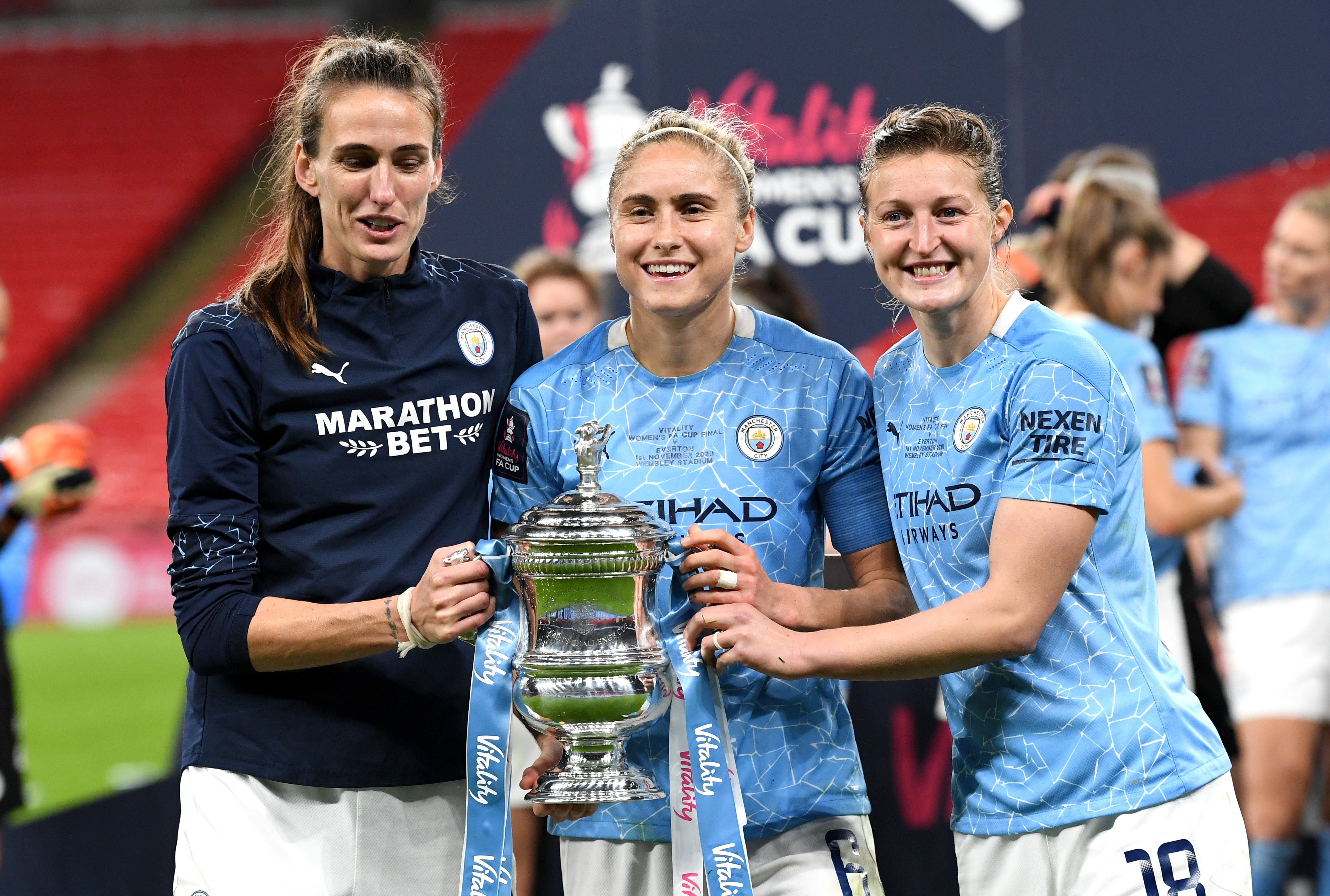 Jill Scott (left), with the Women’s FA Cup (Facundo Arrizabalaga/PA)