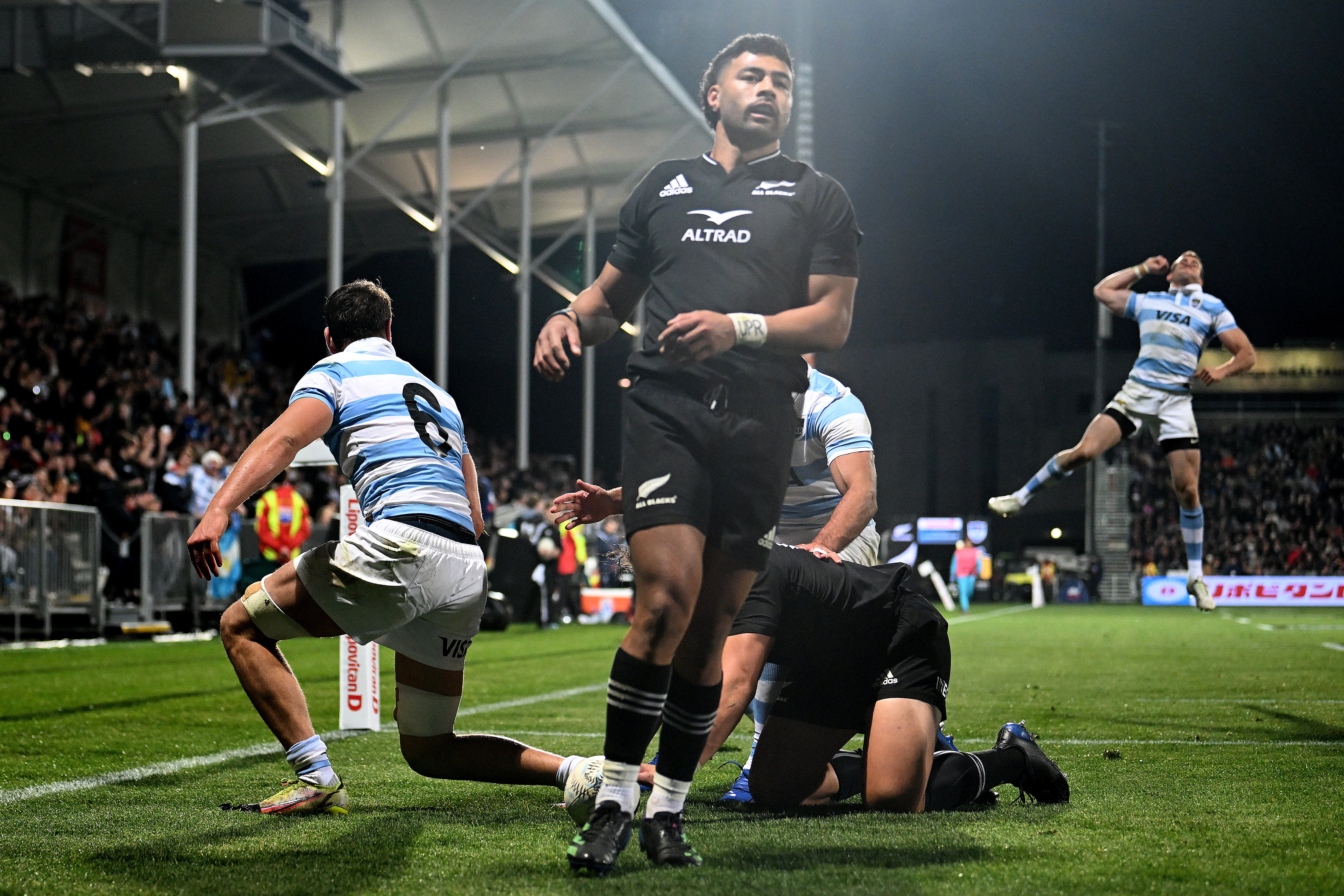 Argentina celebrate the try of Juan Martin Gonzalez