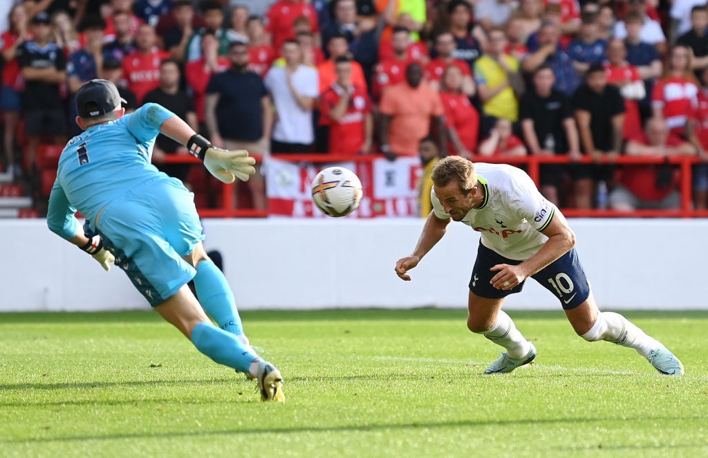 Kane nets for Spurs in the second half